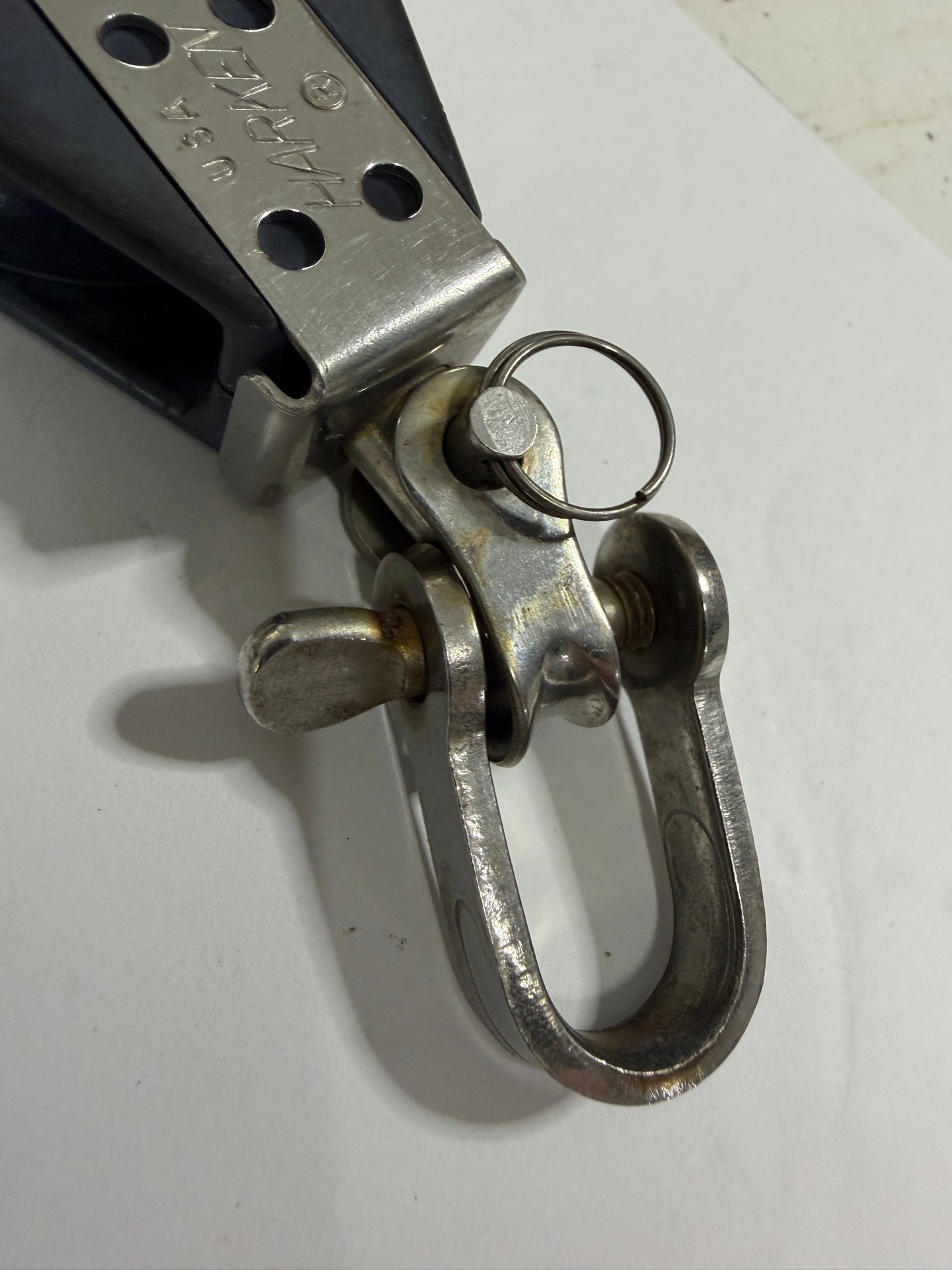 Harken 1 1/2” Single Sheave Swivel Block With Beckett - 3/8” Line