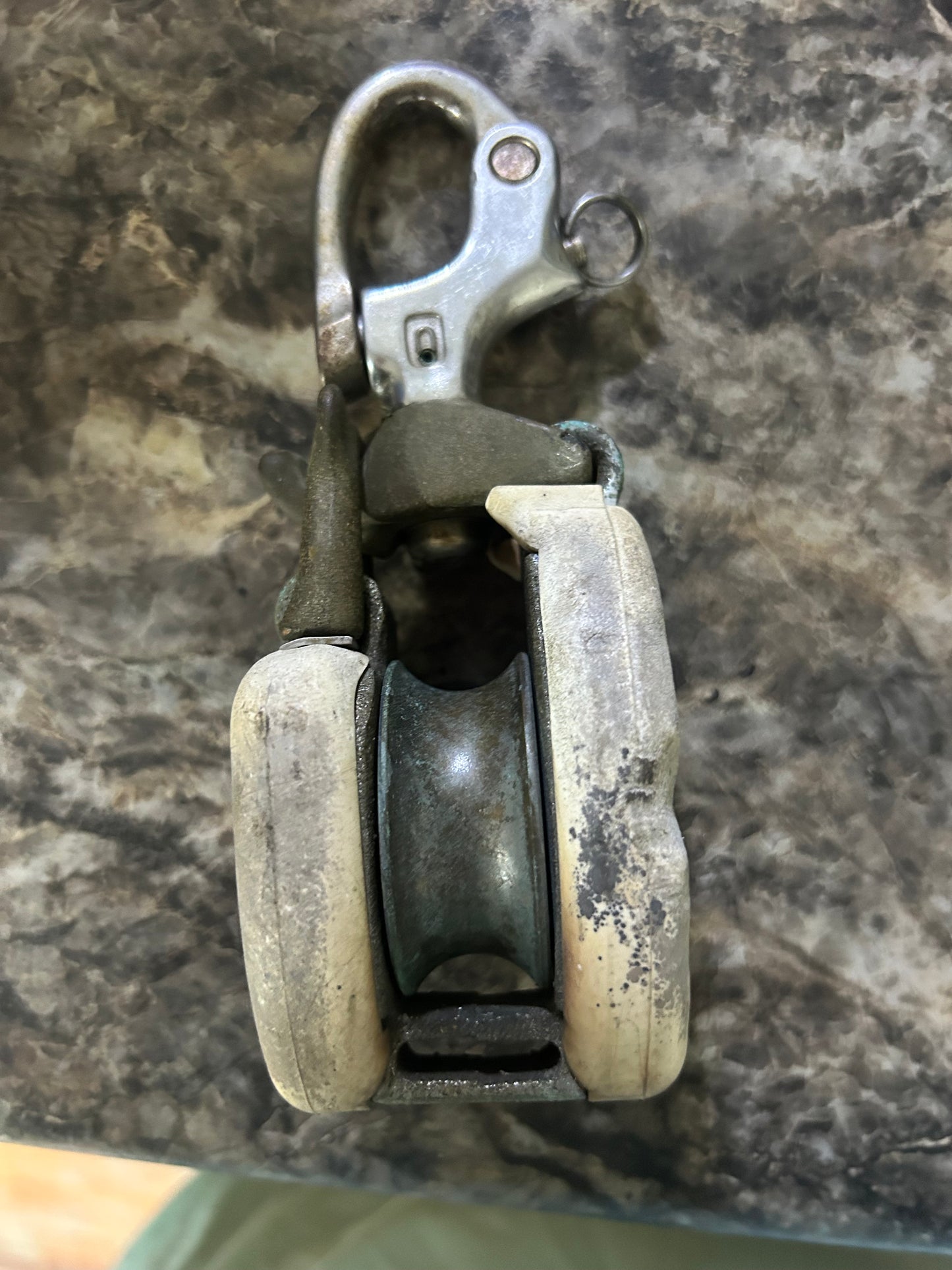 Nitro Marine Snatch Block with 1 1/2" sheave , 3/4" line width and Nitro Marine Shackle