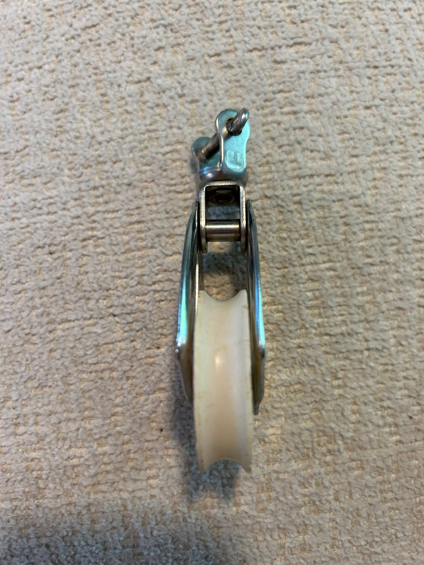 Ronstan RF334 SS 1-3/4” Sheave w/ swivel shackle