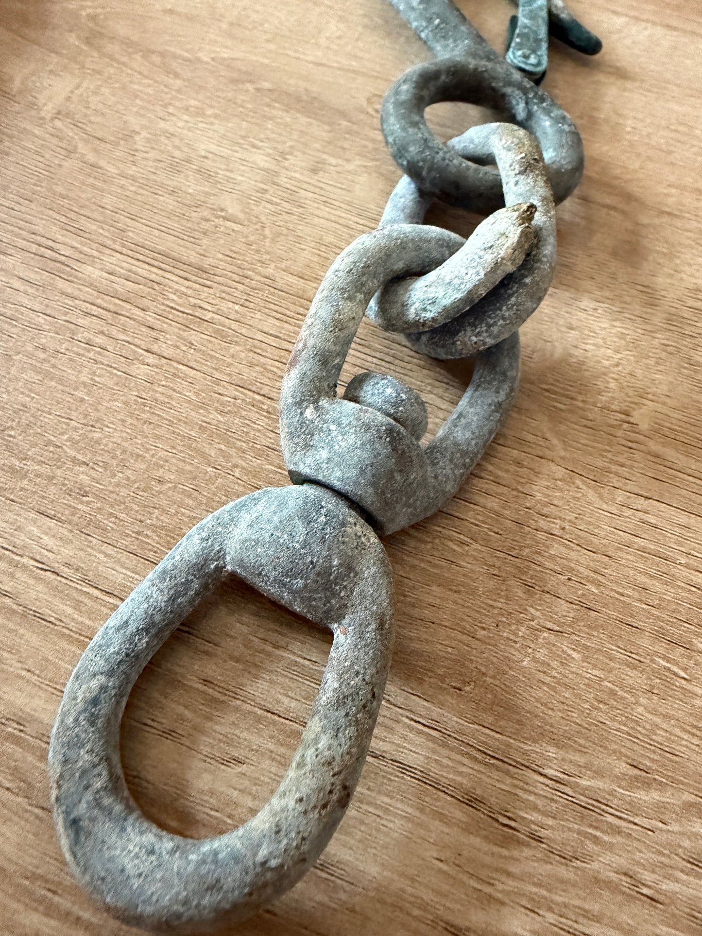 Large Bronzed Clip With Galvanized Swivel