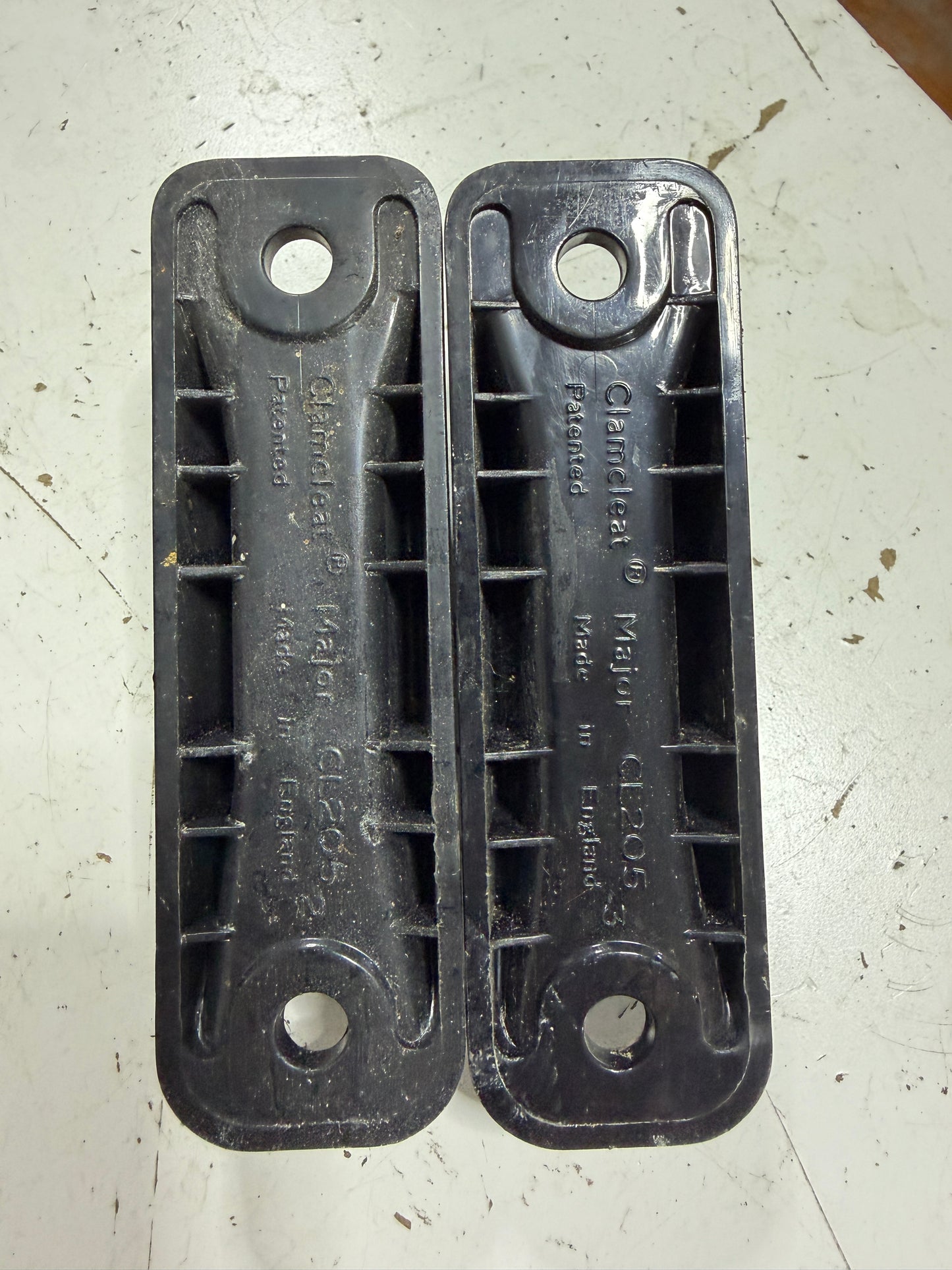 PAIR CL205 Clam Cleats - 3/8" - 5/8"