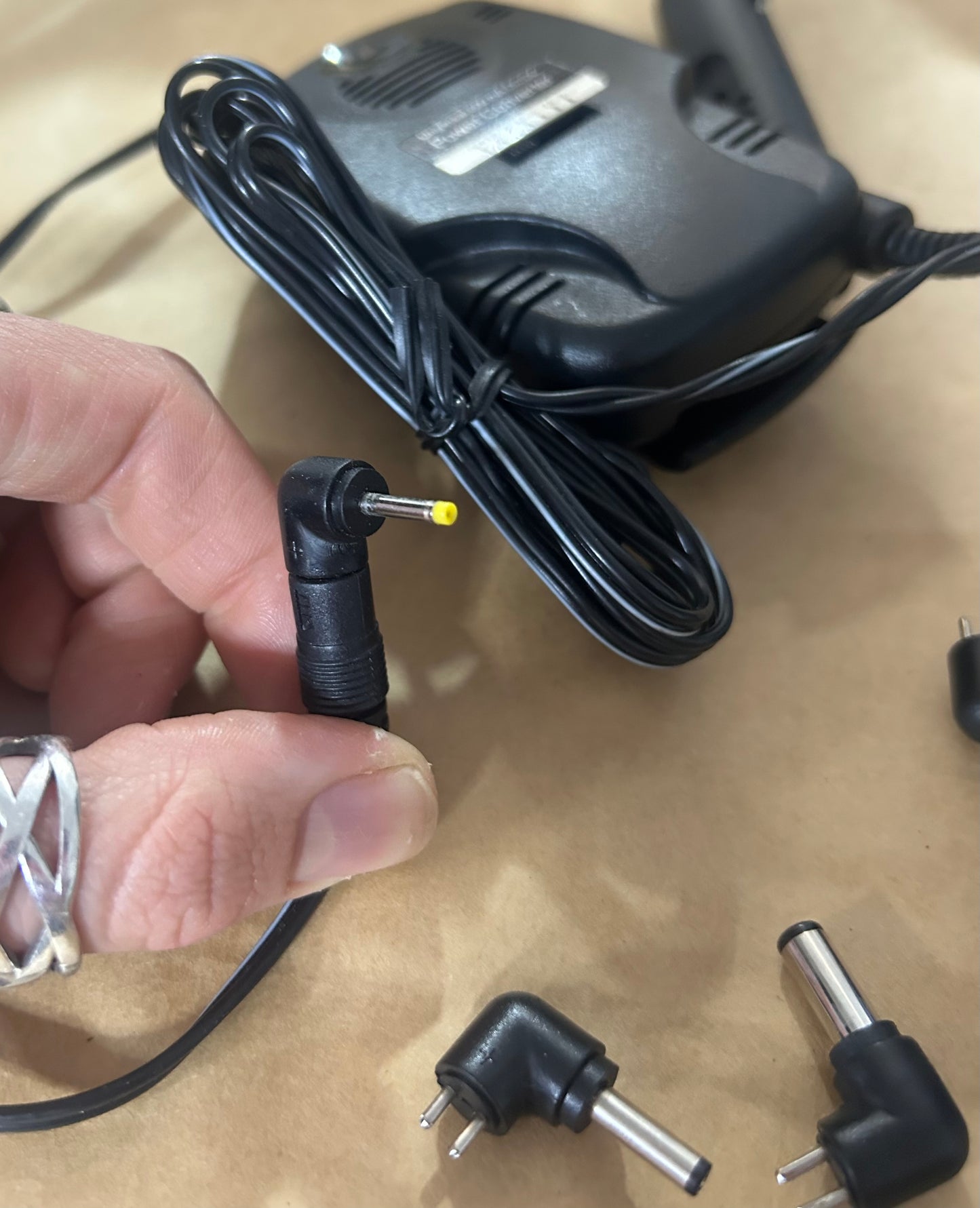 Universal 800mA DC/DC Power Converter with 7 Interchangeable Tips