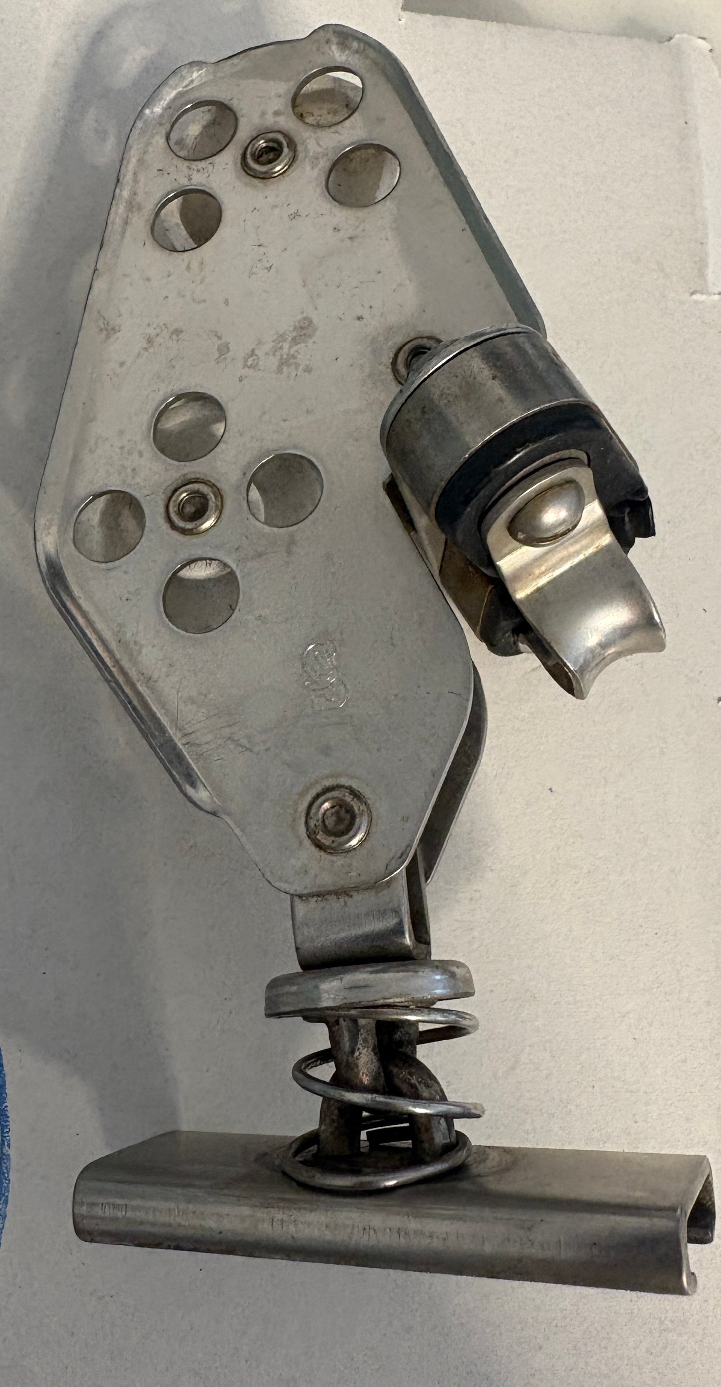 Schaefer Stainless Steel Standing Spring Fiddle Block on 3/4" Track Car with Cam