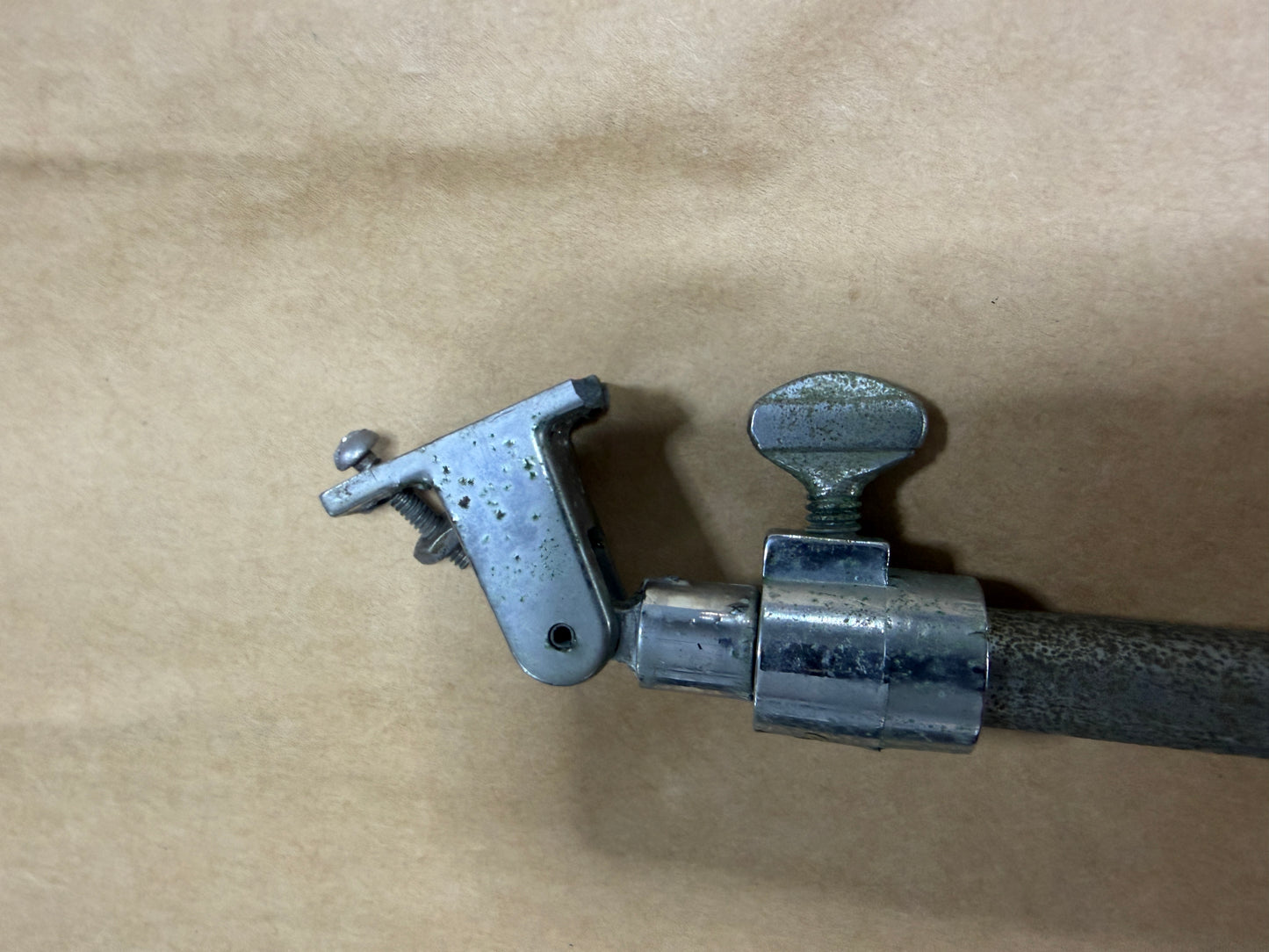 12" - 20 5/8" Extending Hatch Arm