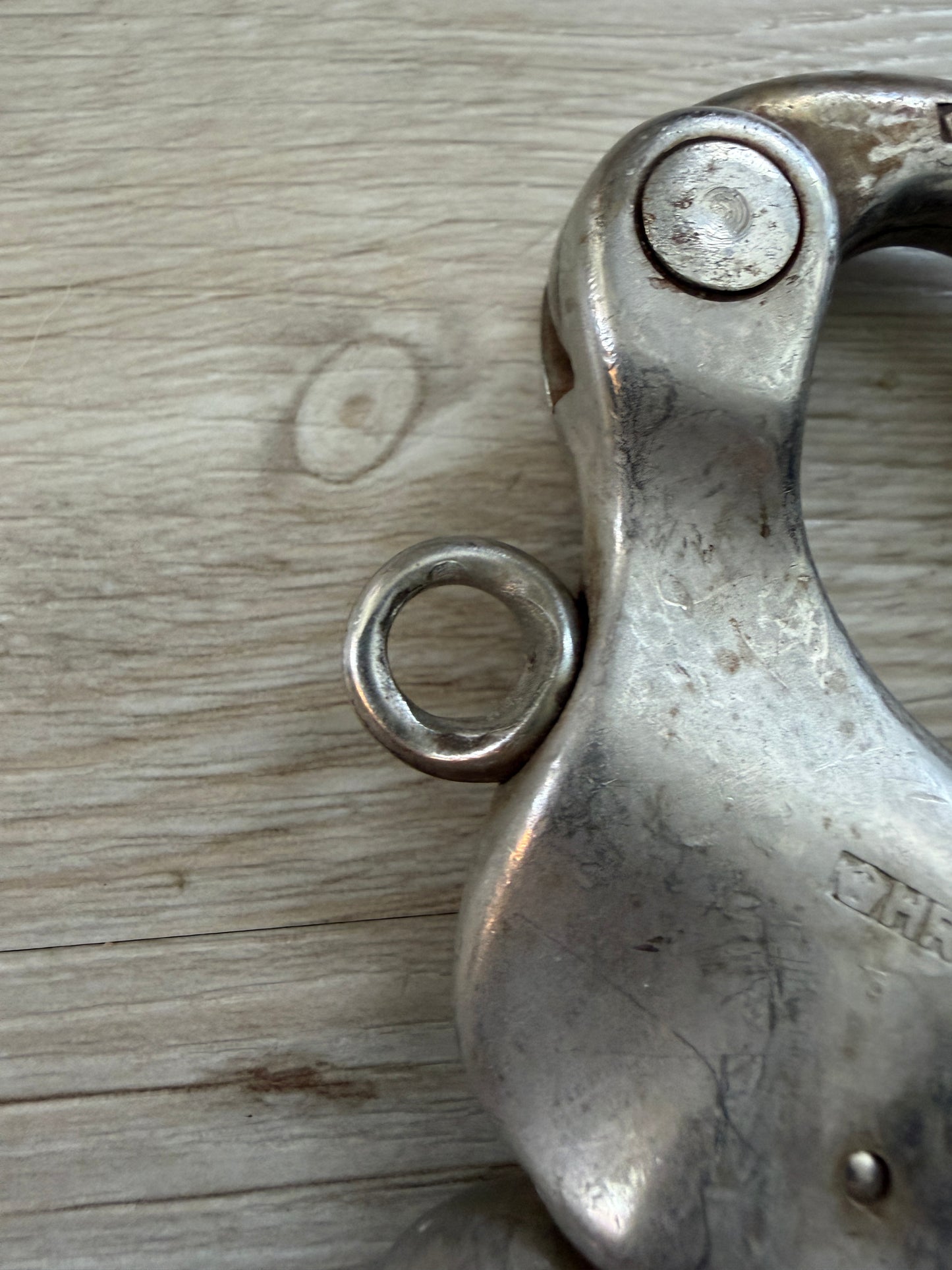 Large Wichard Shackle - 3/4" x 1" Swivel Bail - Thinner Pull