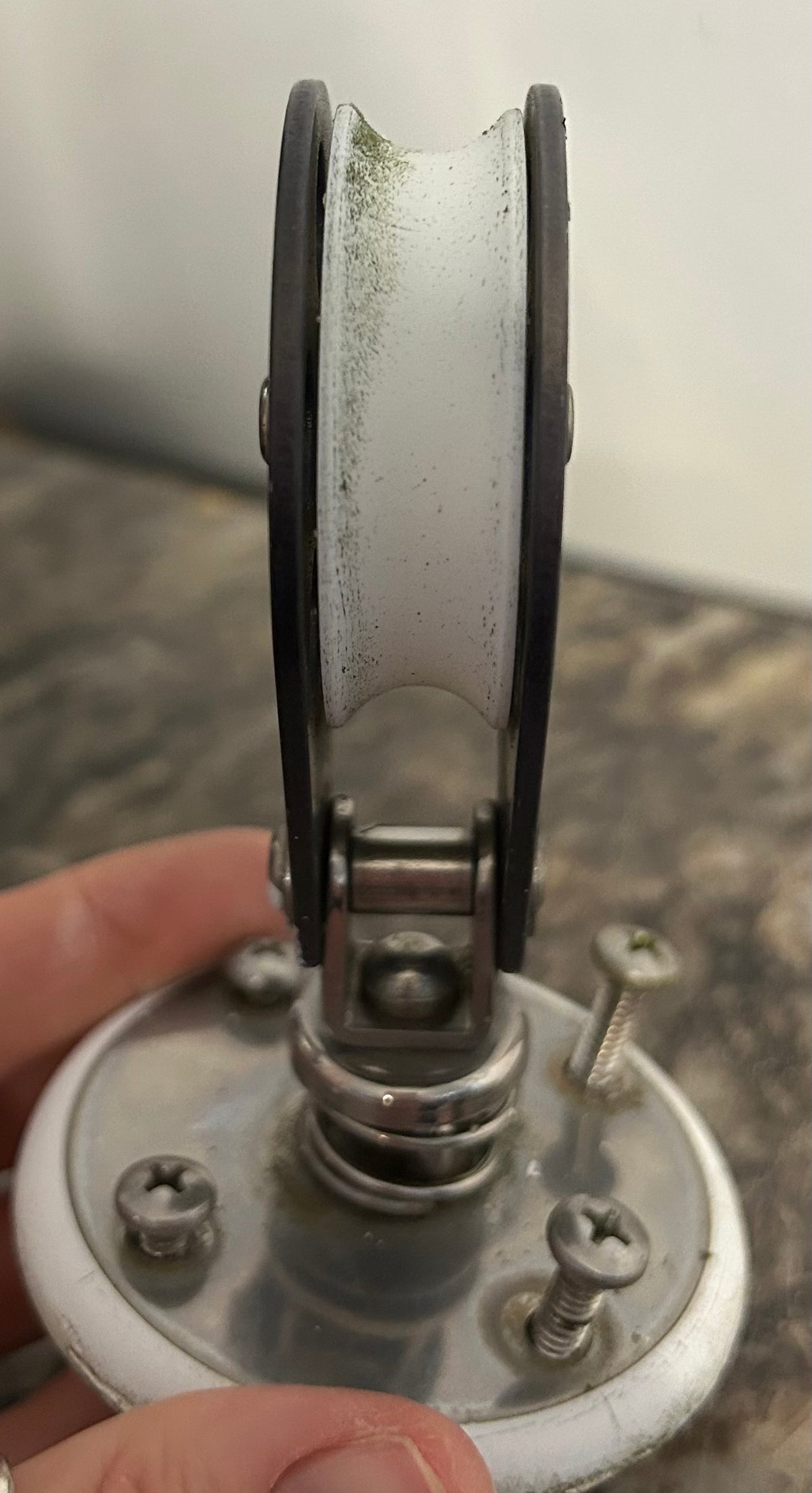 Scheafer Stand up swivel Block 2 1/4" sheave - 1/2" line