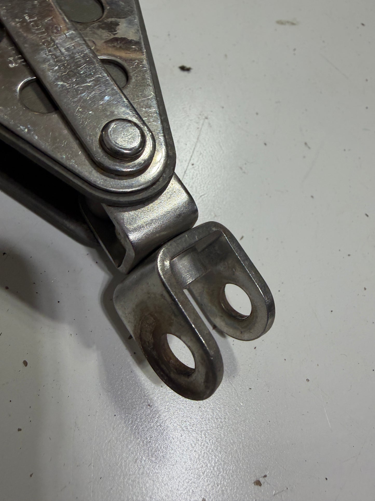 Garhauer 2 3/8" Single Sheave Single Swivel Block With Beckett - 1/2" Line