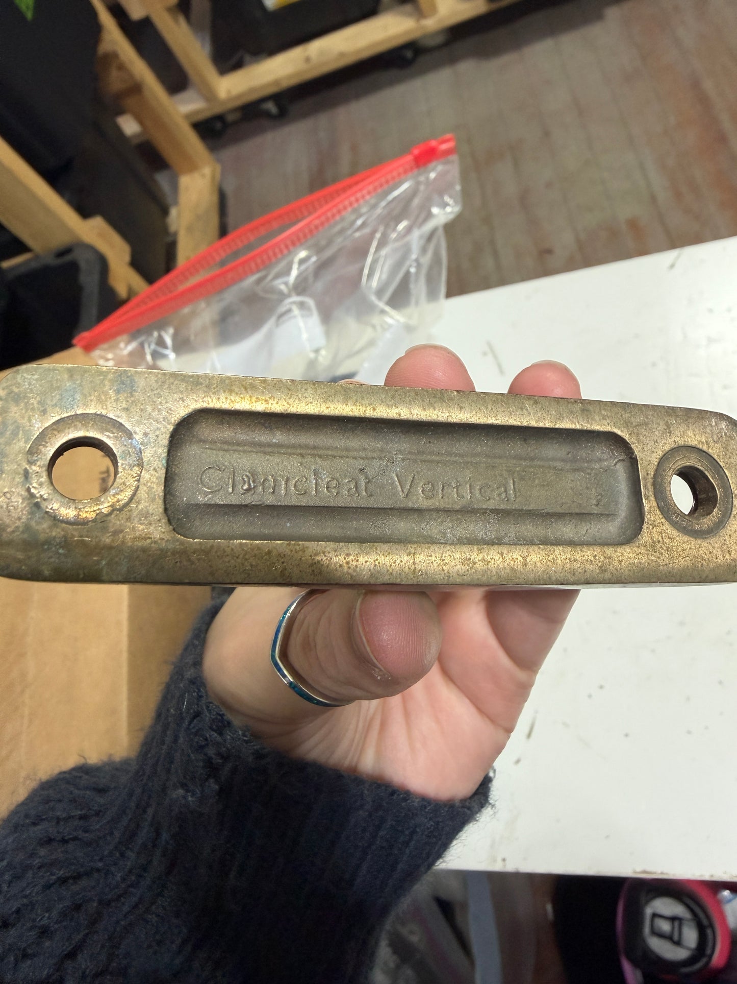 Bronze Clam Cleat Vertical - 3/8" Line