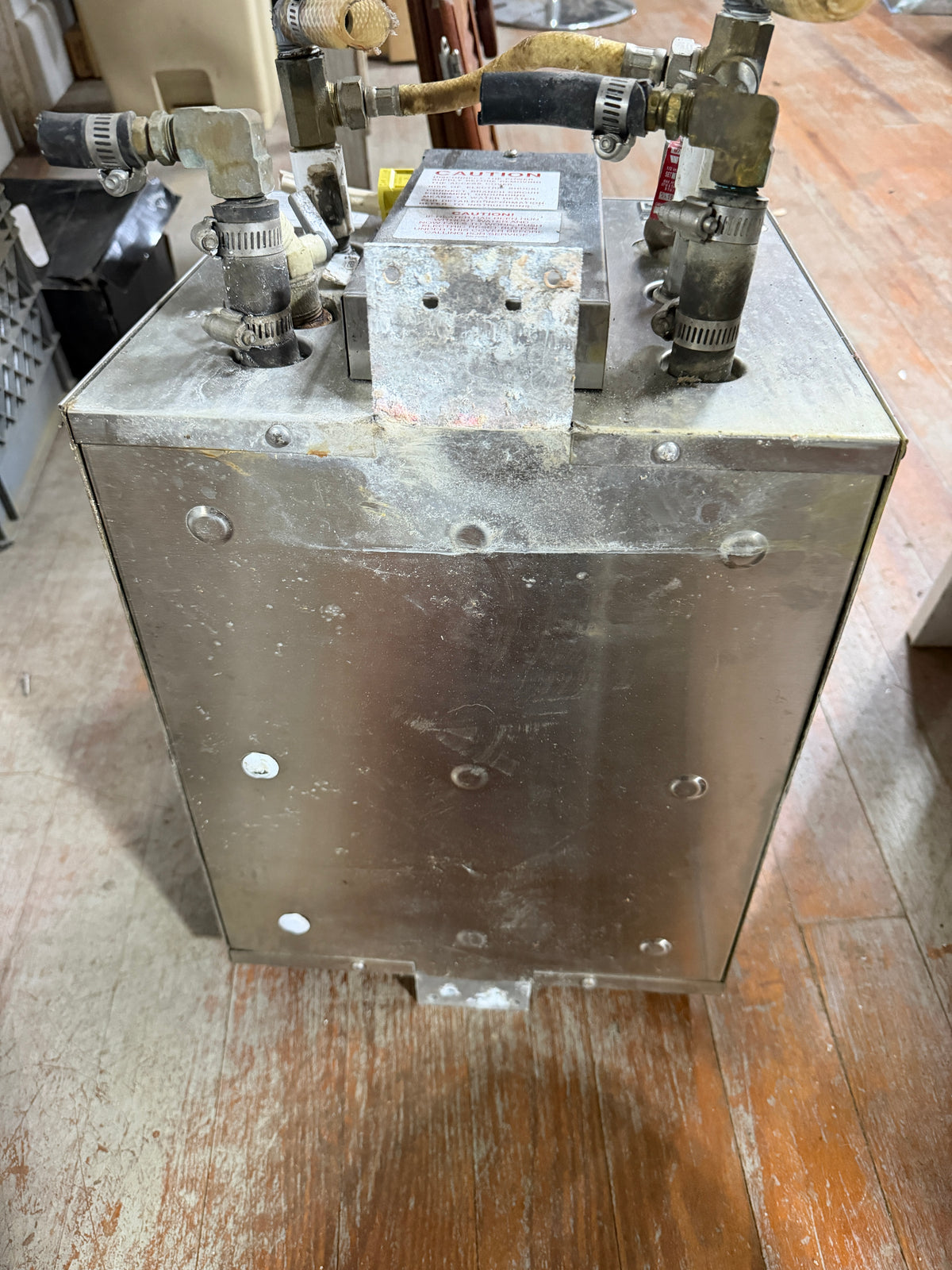 Seaward MODEL F700 - 6 Gallon Water Heater - UNTESTED