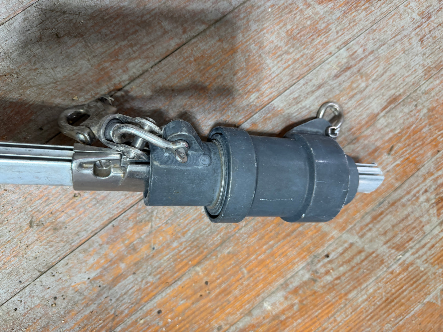 Harken Series 1-290 Roller Furling Drum With 1 Extrusion & Upper Swivel