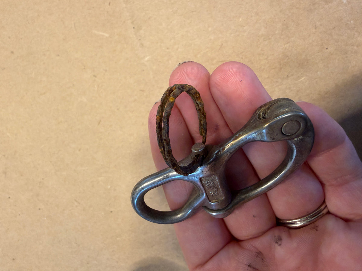 Nicro Marine Fixed Bail Shackle - 5/8” Eye - Rusty Pull