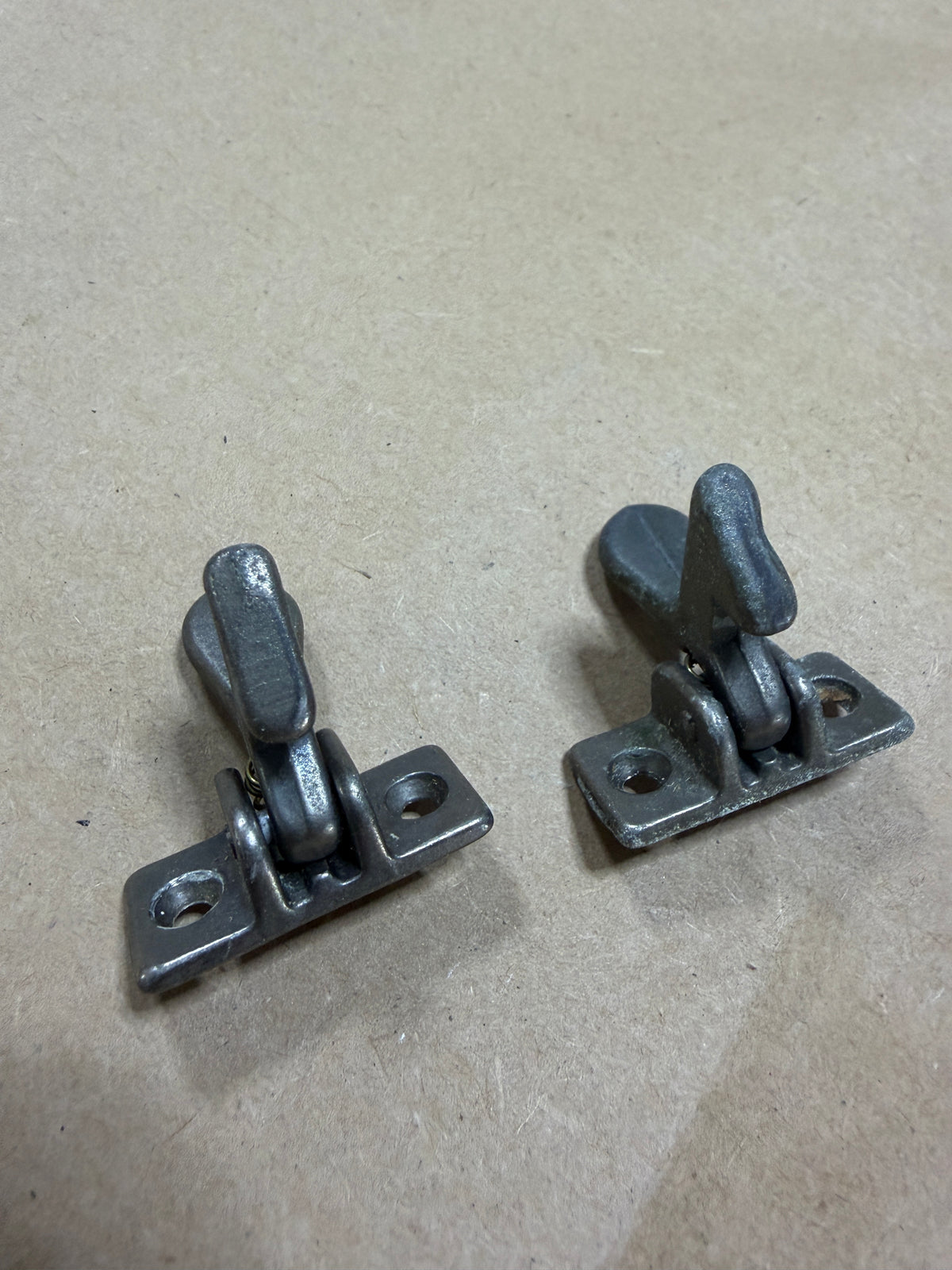 PAIR Plastic Toggle Latches