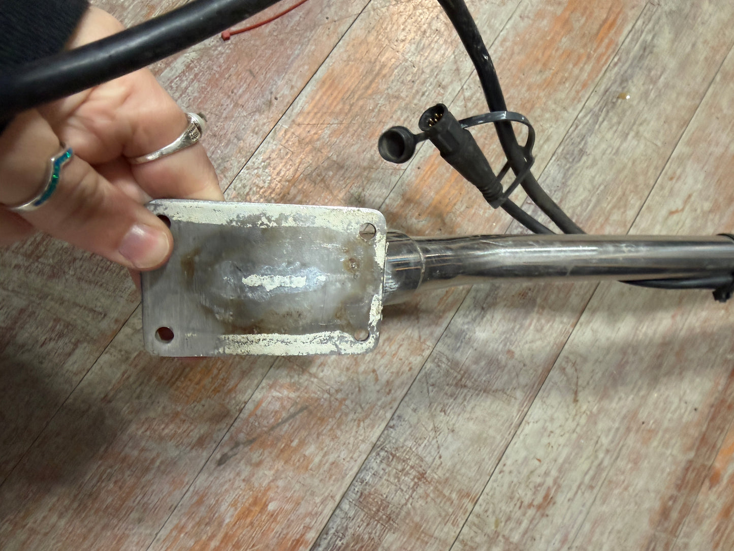 19" Long Arm With 5 3/4" Width Bracket For Electronic