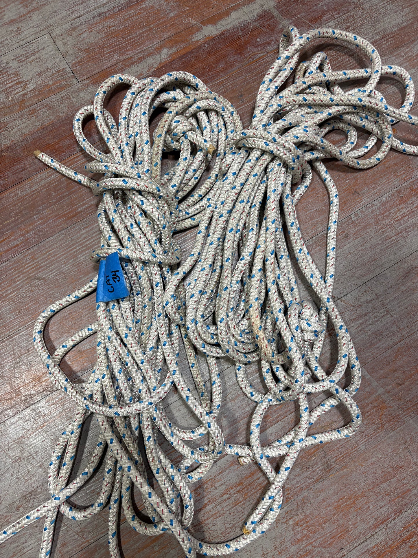Halyard 40 ft from a Catalina 34 (2)