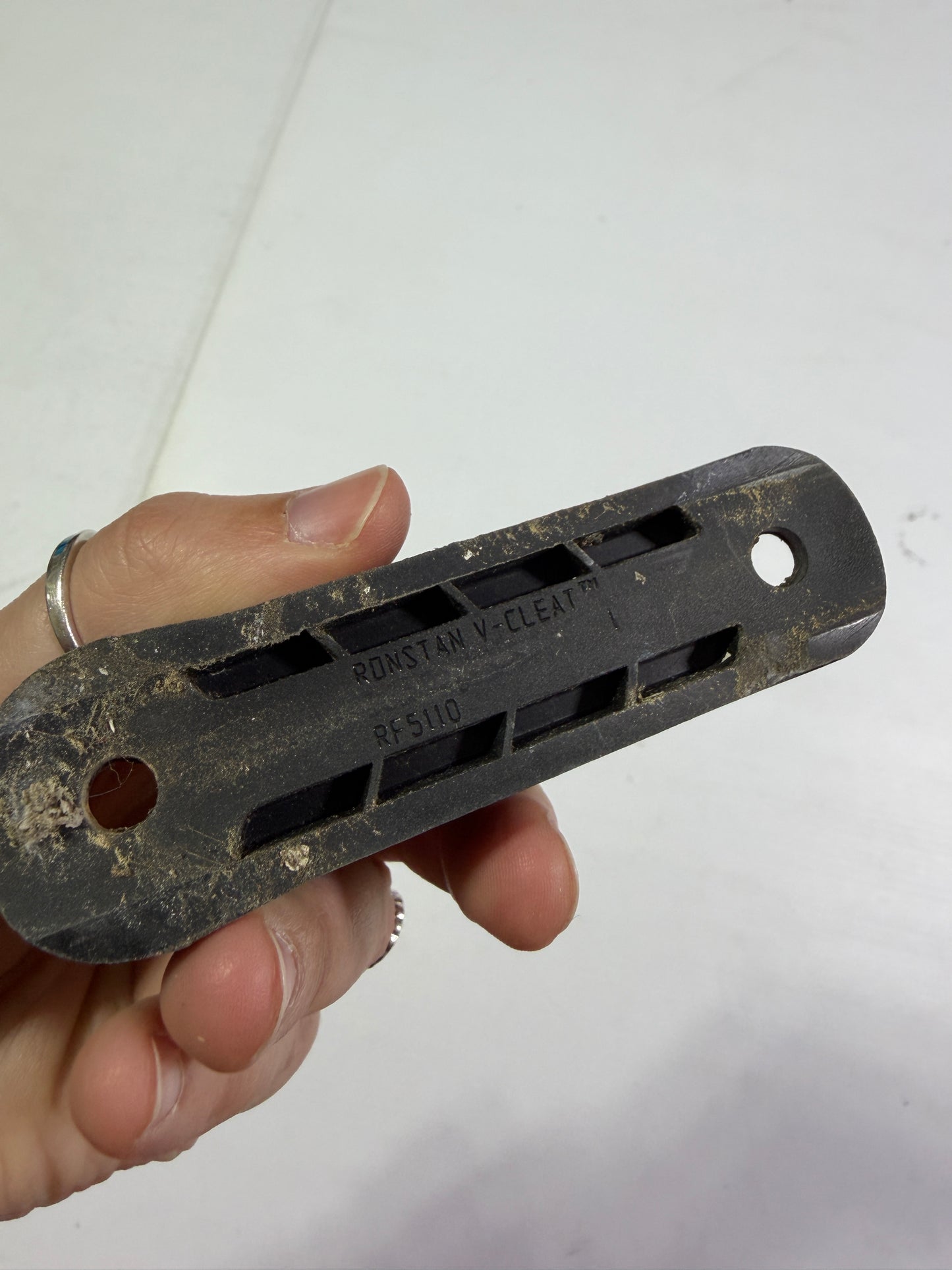 Ronstan RF5110 V Cleat - 8-12mm Line
