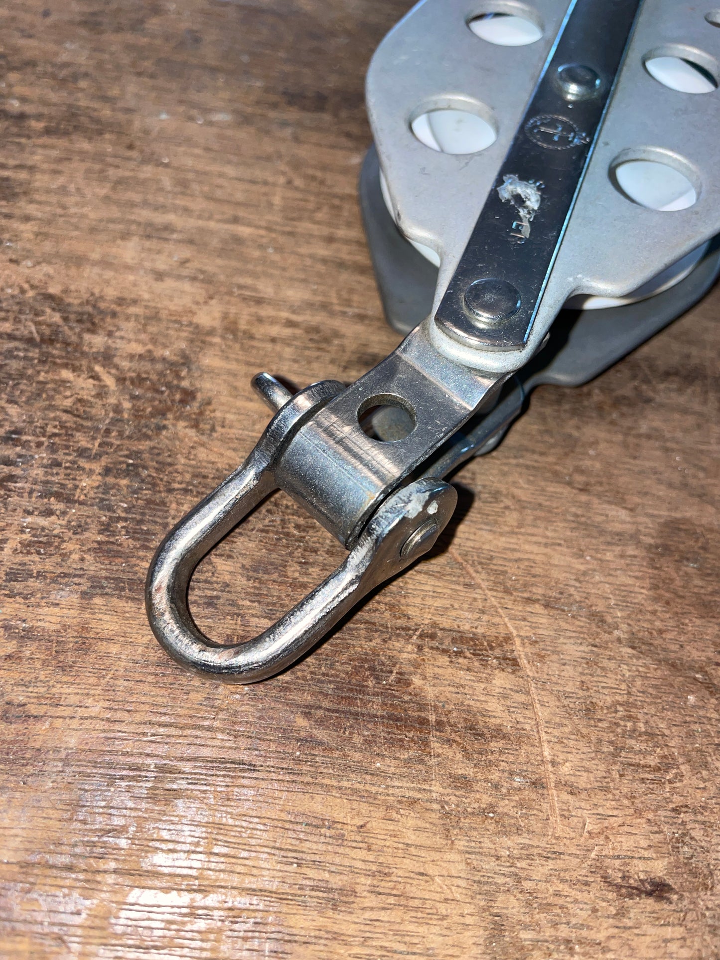 Slater Fixed Fiddle Block With Shackle- 7/16” Line