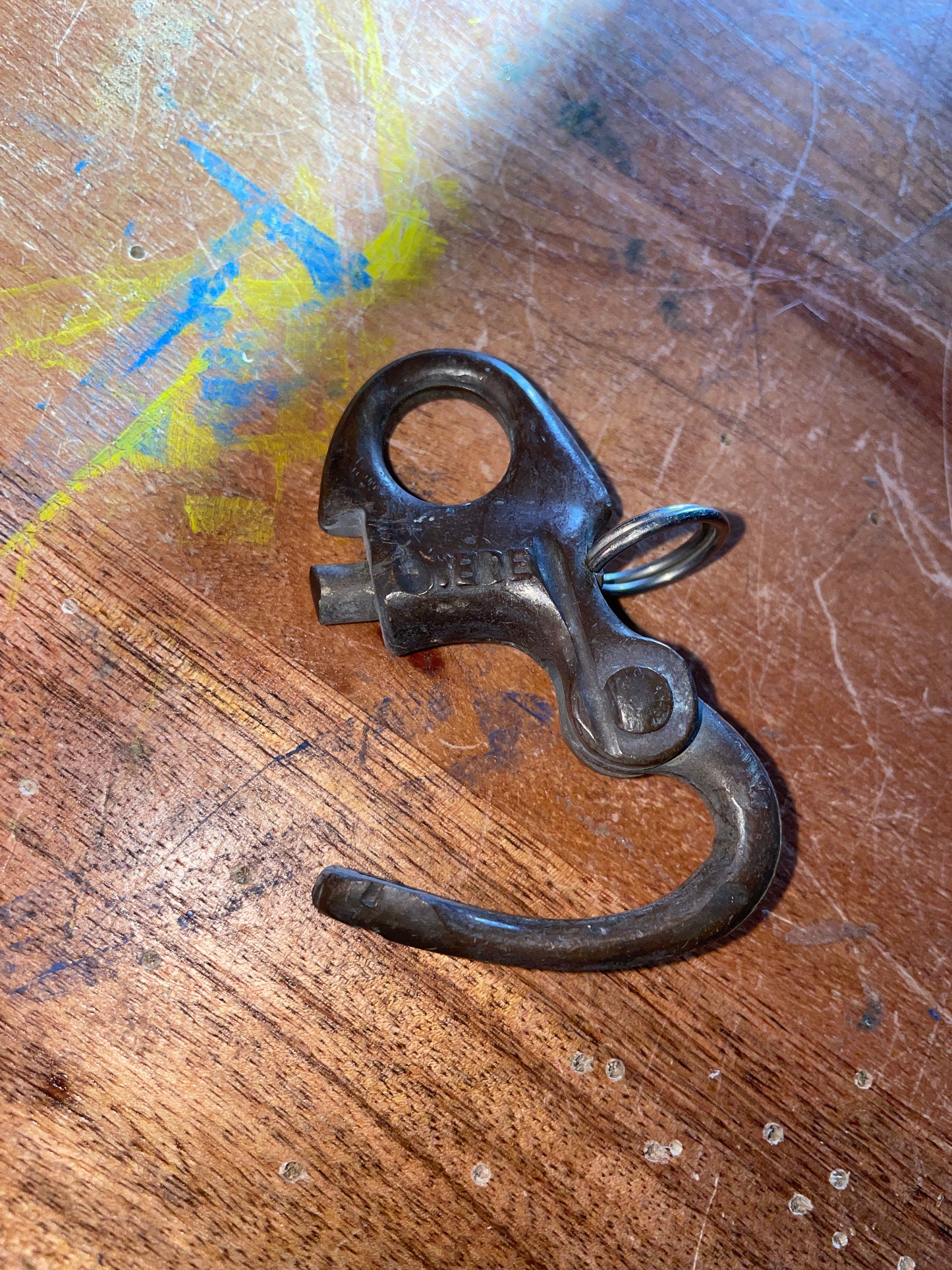 Small Bronze Sweden Fixed Shackle - 7/16” Eye