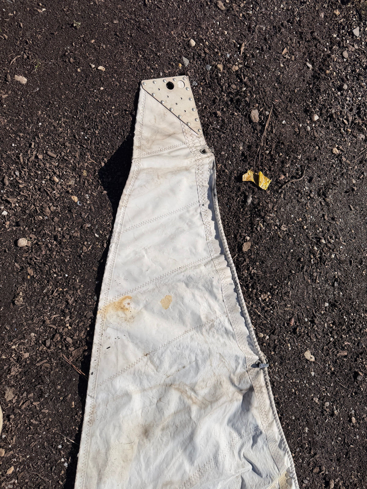 C&C 25 Main Sail - 24’9” (3/8” Slugs) x 27’9” x 5’2”