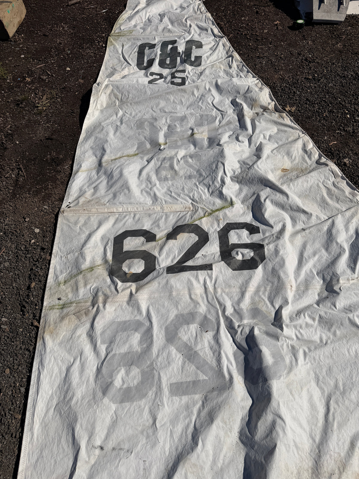 C&C 25 Main Sail - 24’9” (3/8” Slugs) x 27’9” x 5’2”
