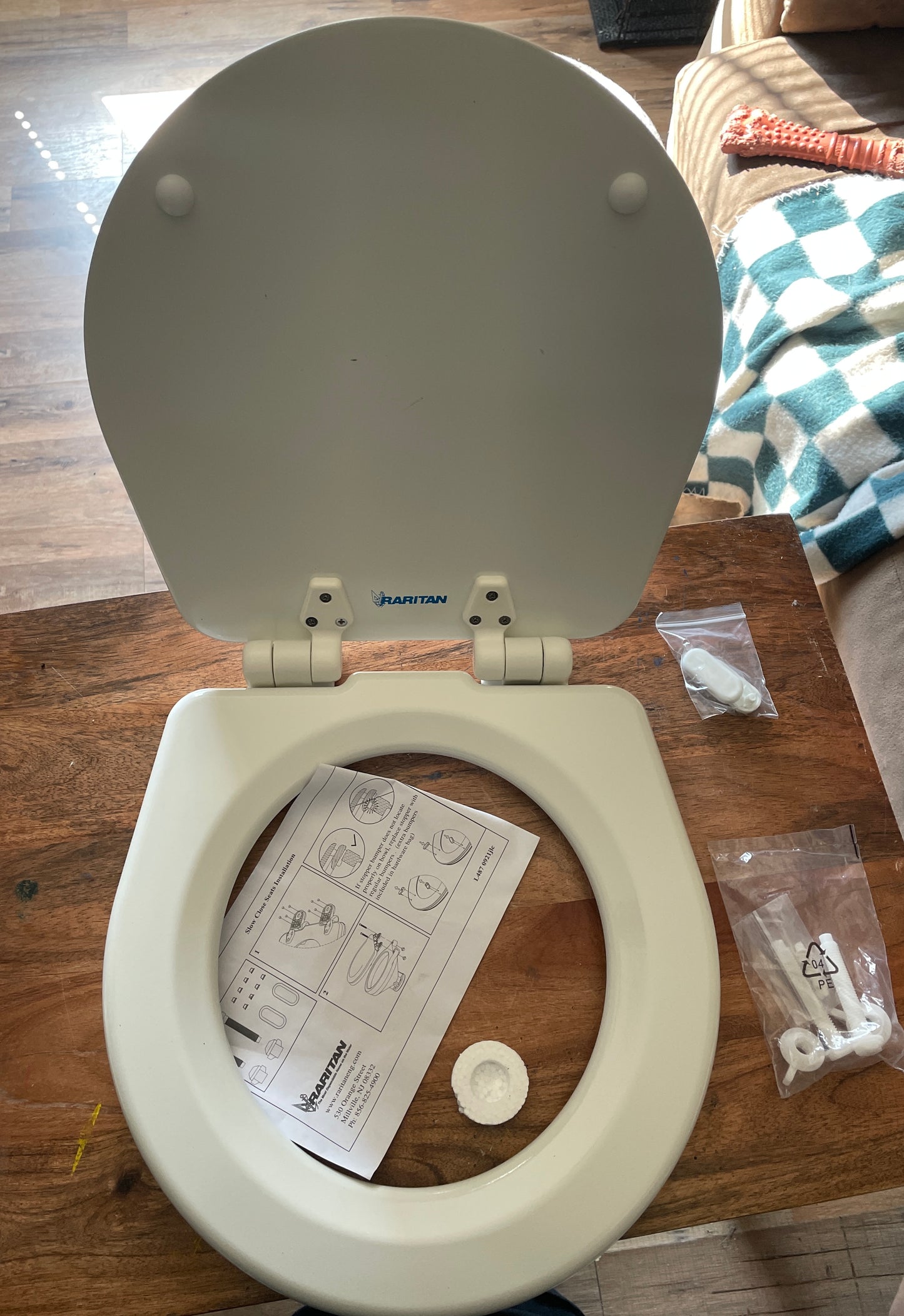 Raritan Slow Close Toilet Seat - NEW