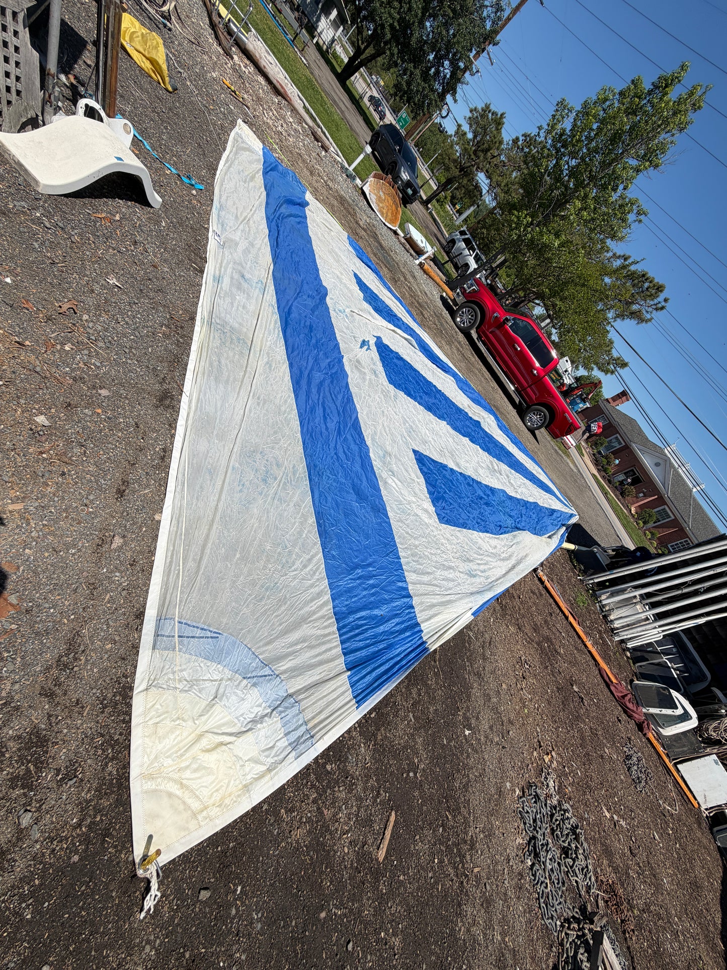 42'8" x 40'8" x 24'5" Blue & White Spinnaker