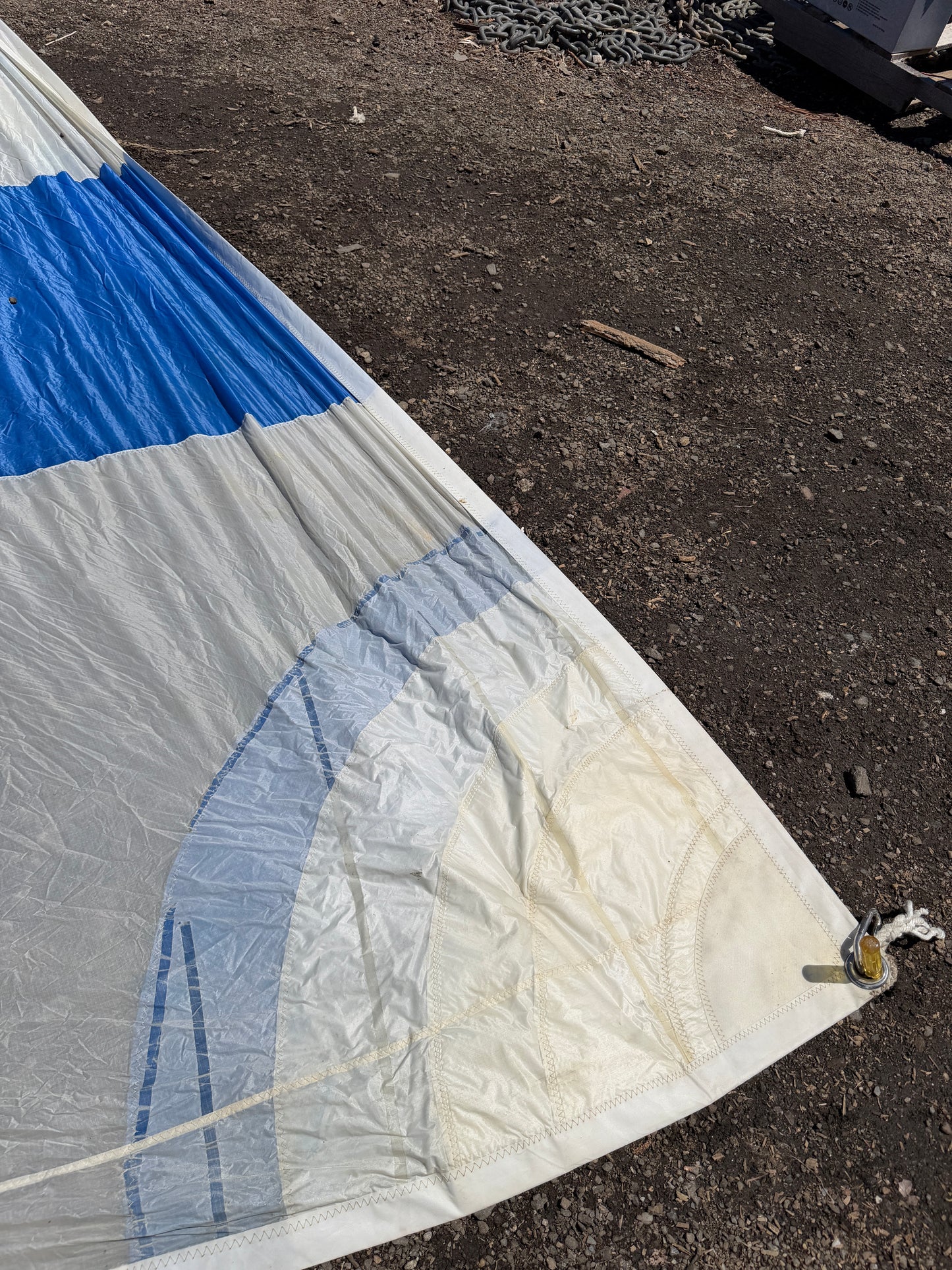 42'8" x 40'8" x 24'5" Blue & White Spinnaker