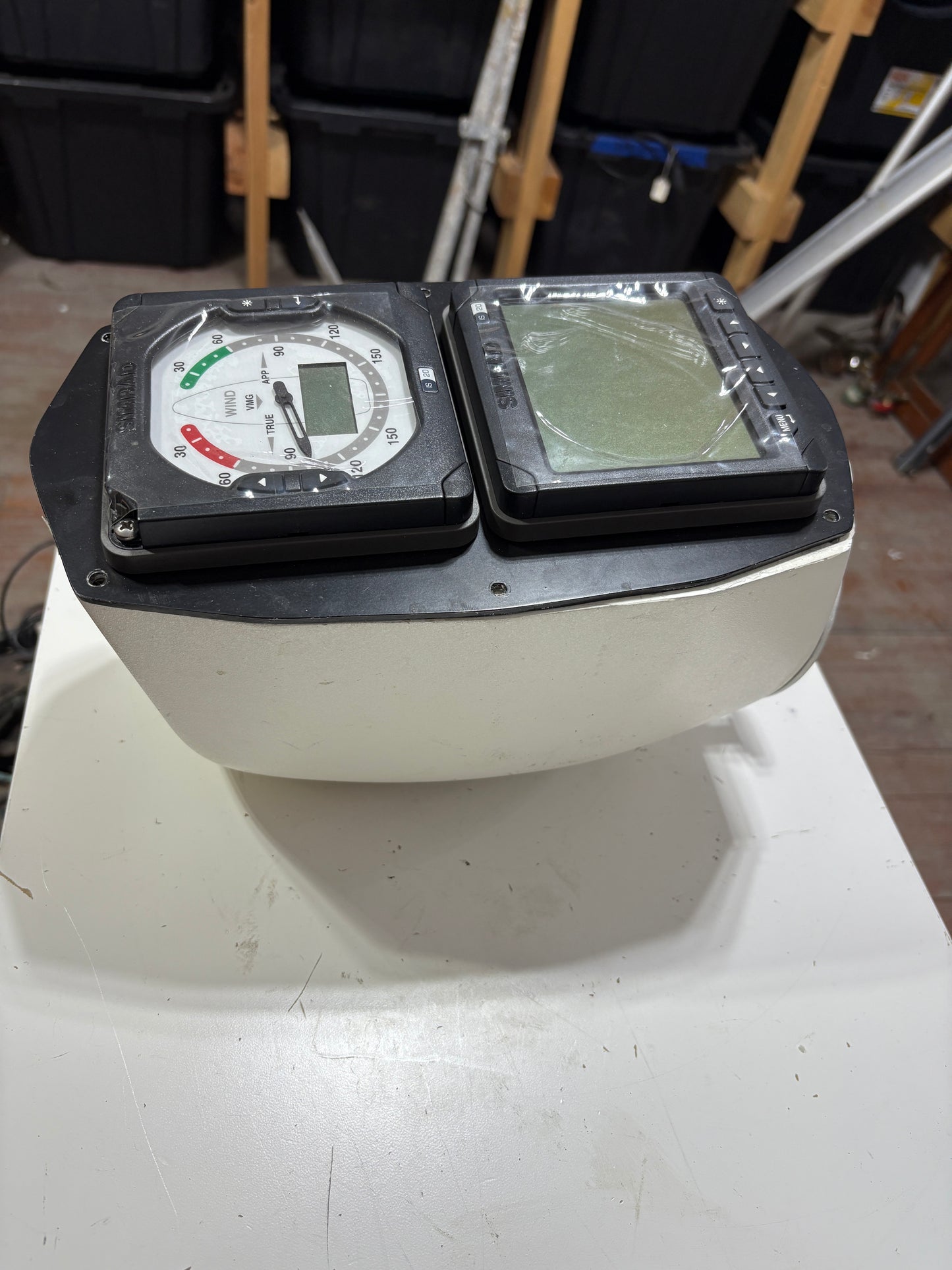 Simrad IS20 Wind Display and Simrad IS20 Combi Display in Housing NEW