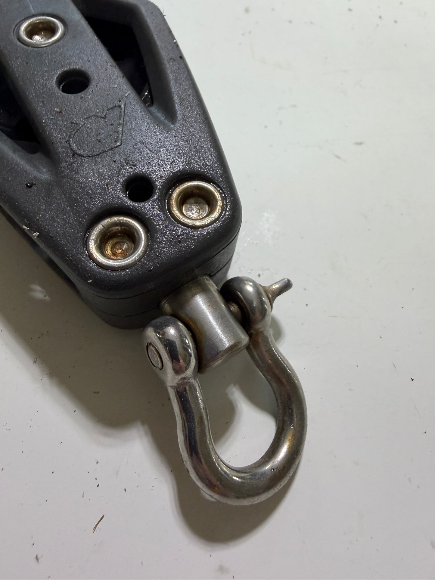 "R" - 2" Sheave x 3/8" Line Single Swivel Block