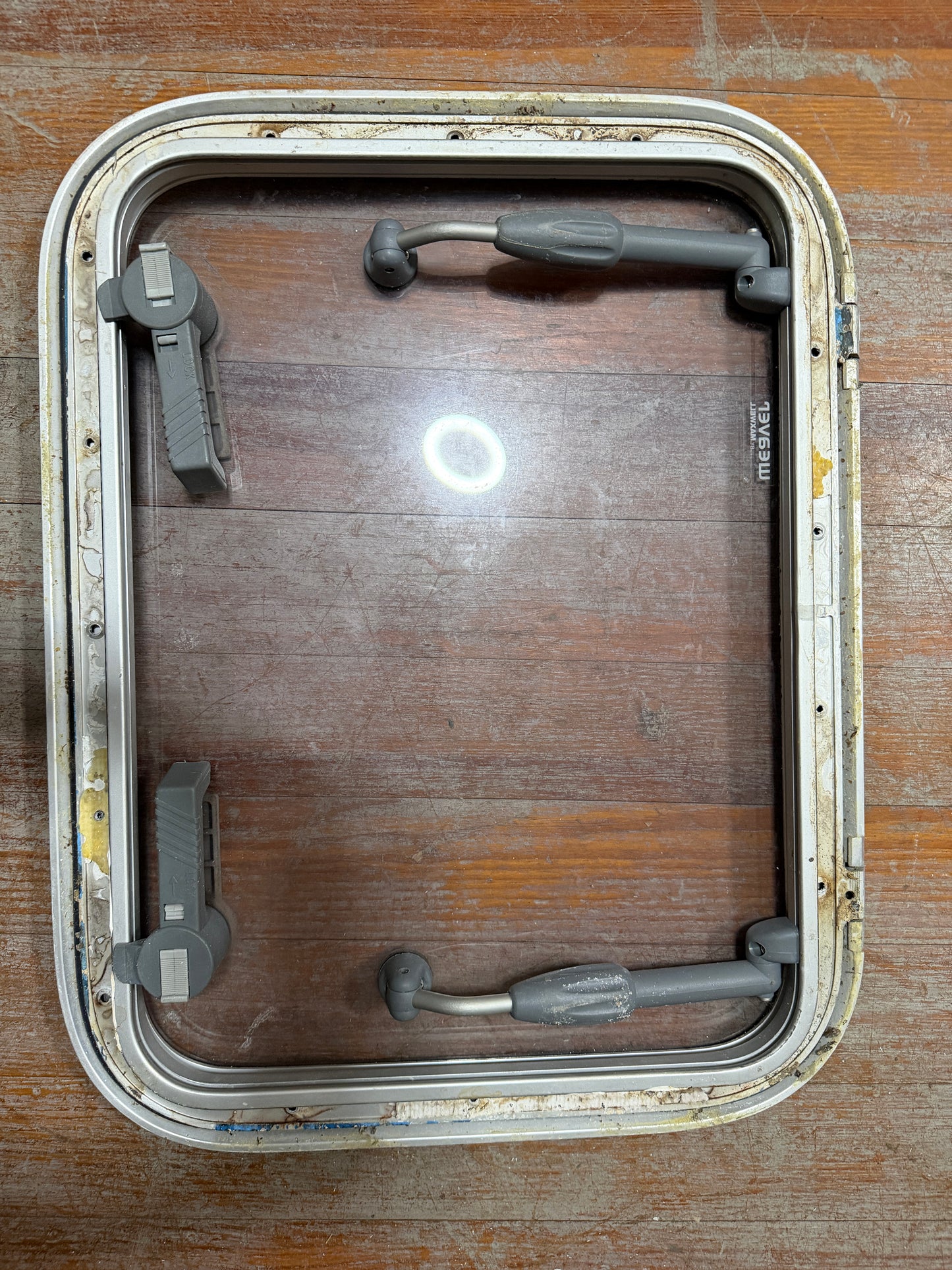 Weaver By Maxwell Opening Hatch - 20" Long x 14 3/4" Wide Inside Diameter
