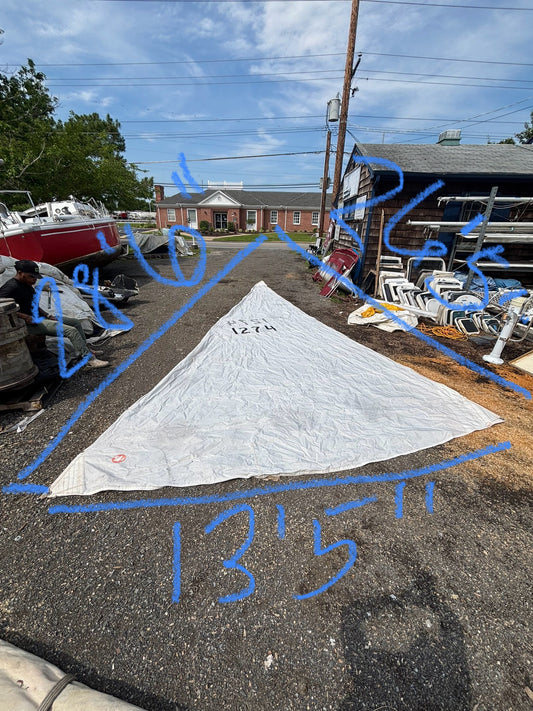 Hunter 25 - 28’6” x 26’5” x 13’5” Sail