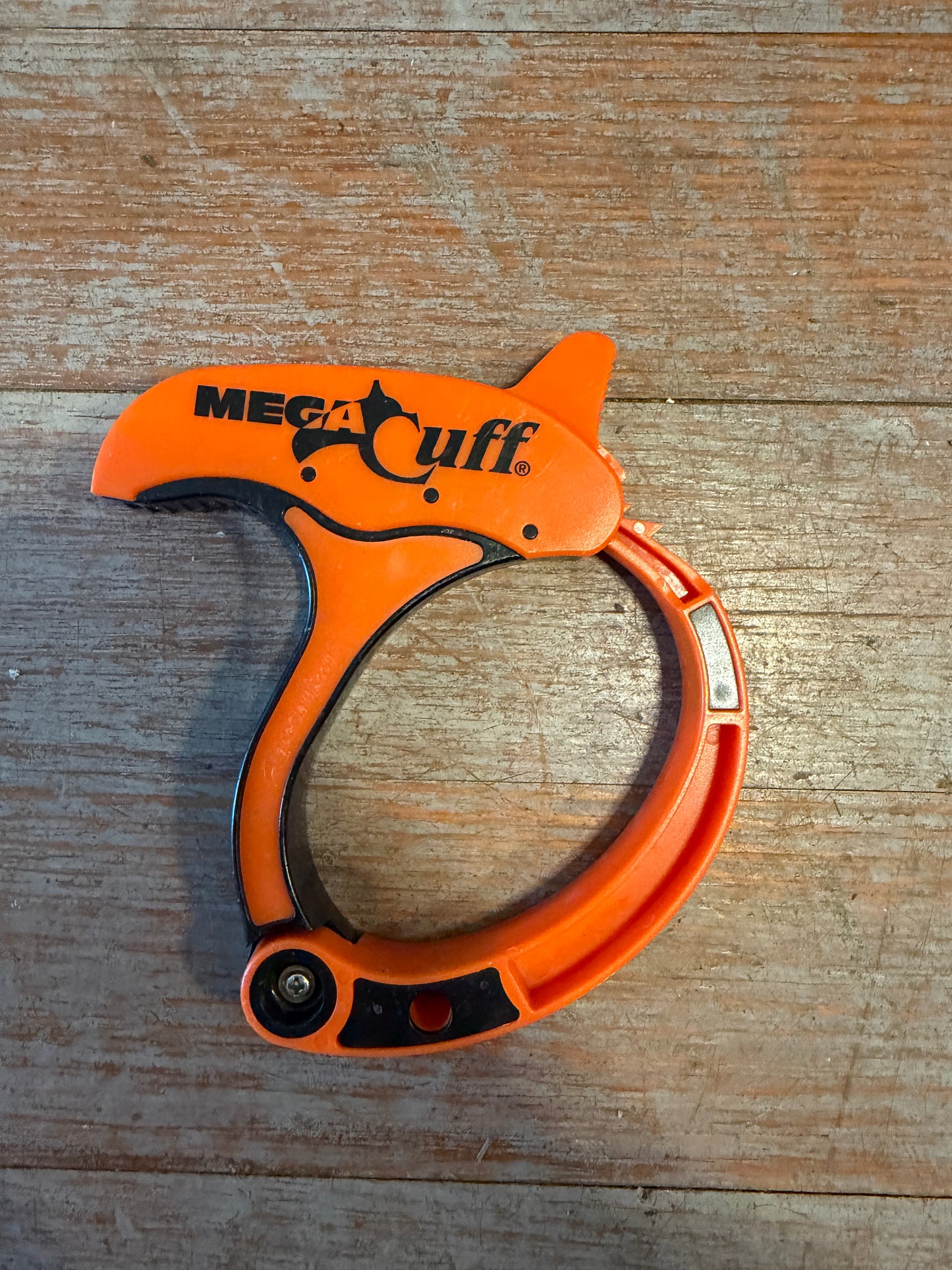 MegaCuff 4"