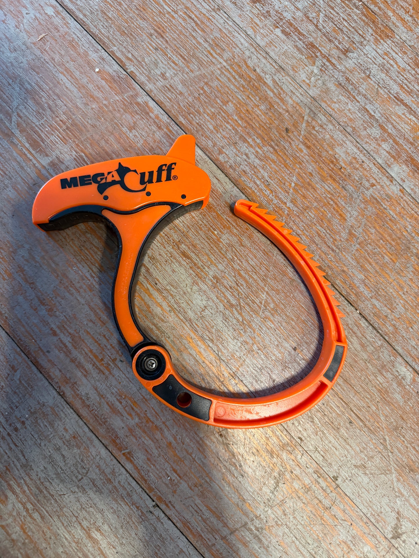 MegaCuff 4"
