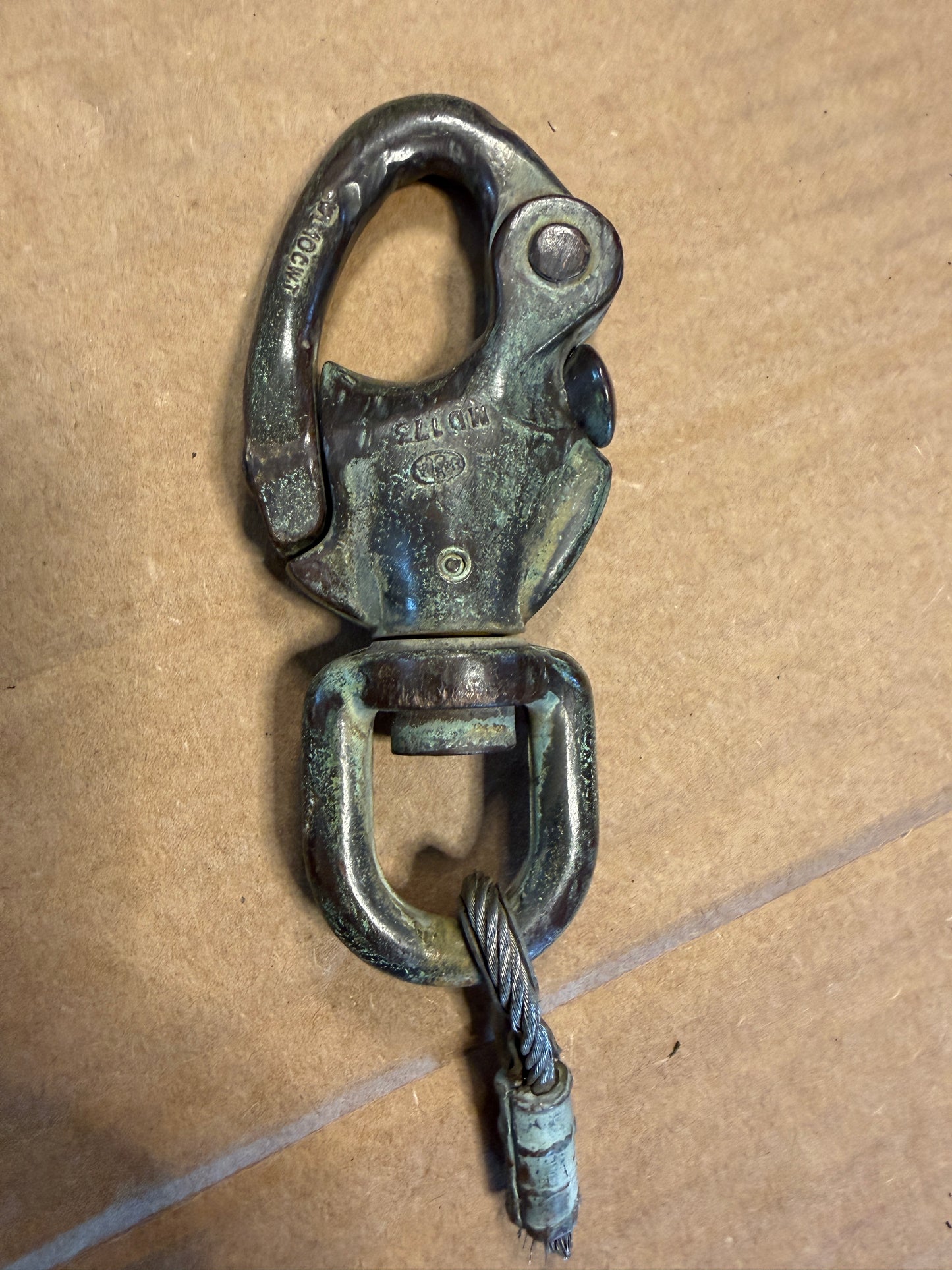 Solid Bronze B&A Swivel Bail Shackle 11/16”