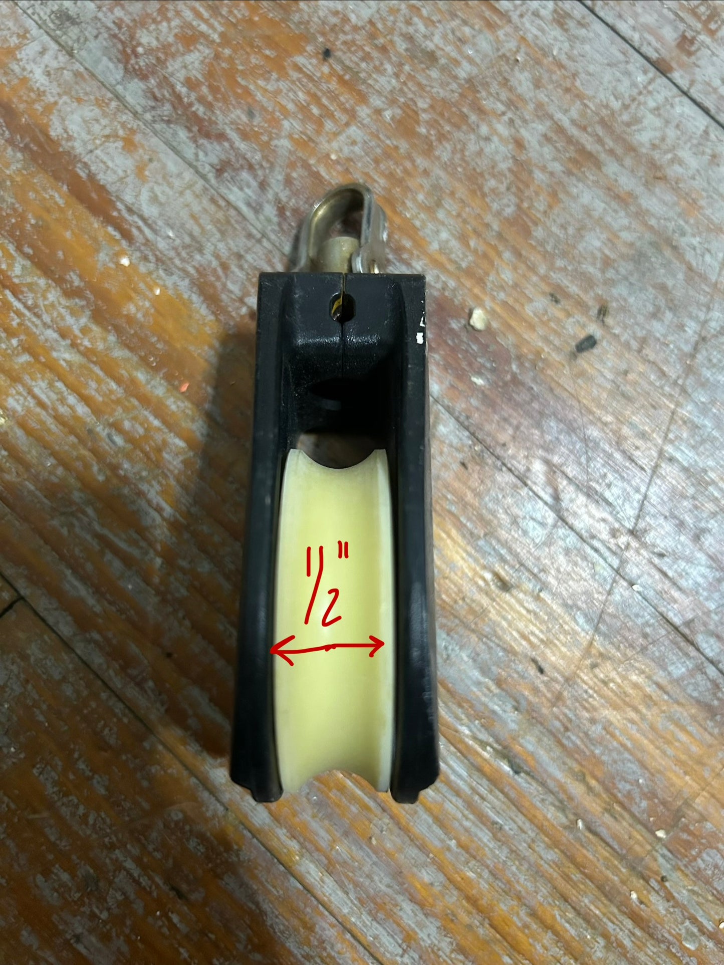 Lewmar Single Swivel Block Pulley – 1/2” Sheave Width