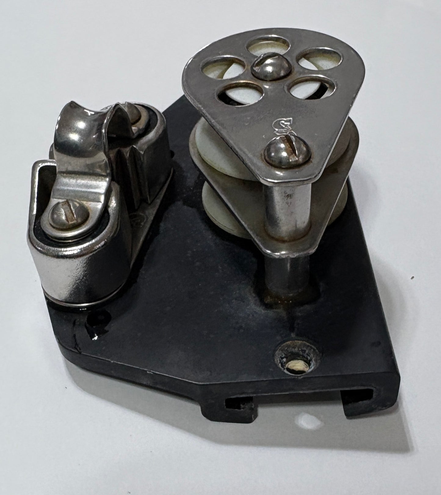 Schaefer 1 1/8" Track Car / Traveler Car - 1 1/2" Double Sheave With Cam Cleat;