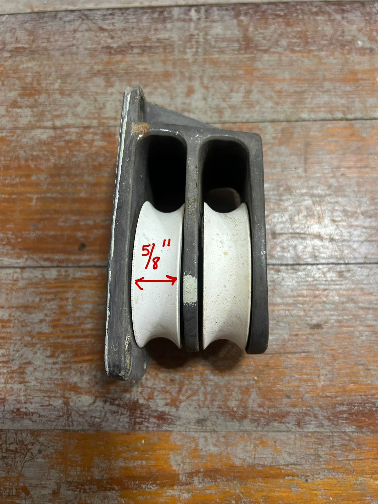 Lewmar double foot/cheek with cast metal frame