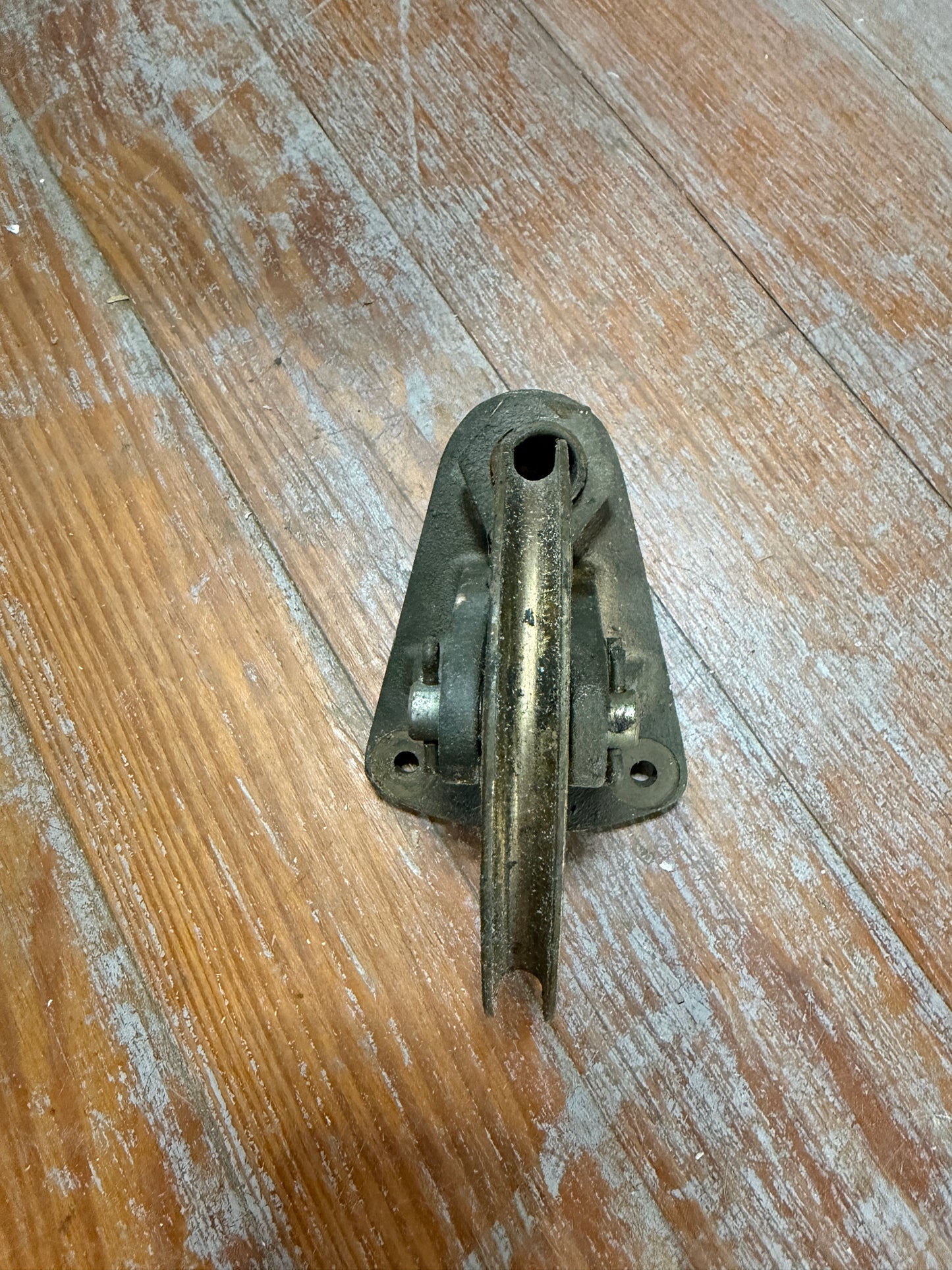 Single 4" Bronze Pedestal Pulley