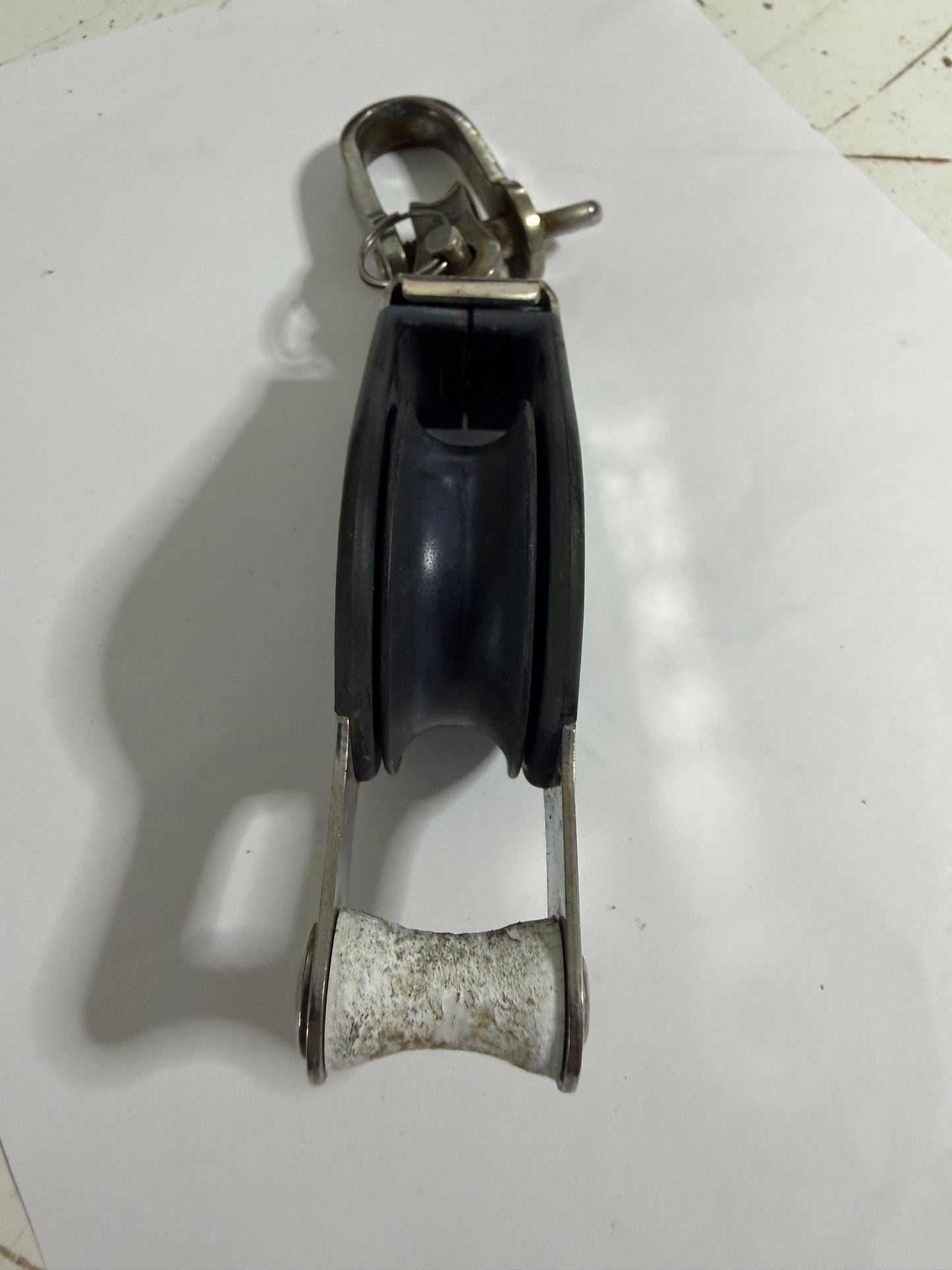 Harken 1 1/2” Single Sheave Swivel Block With Beckett - 3/8” Line