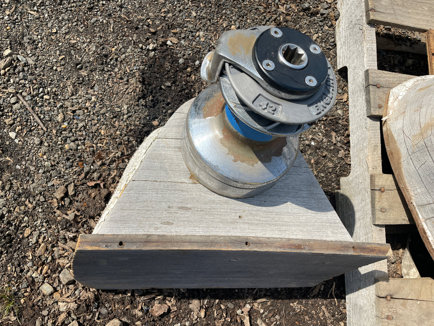 Lewmar 42 Self Tailing Winch - CHROMED OR ALUMINUM BODY