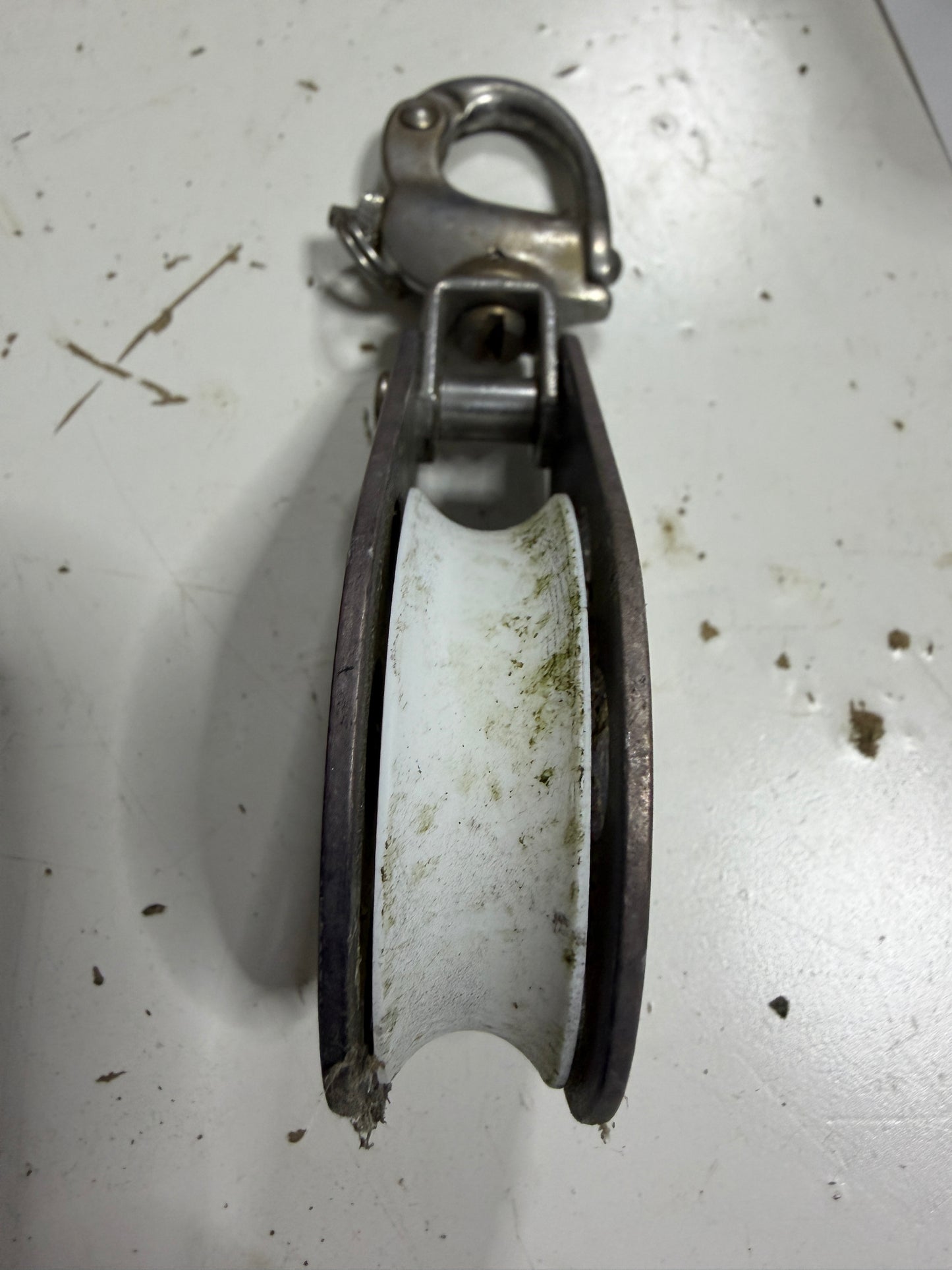 Schaefer 2" Single Swivel Block With Shackle - 3/8" Line
