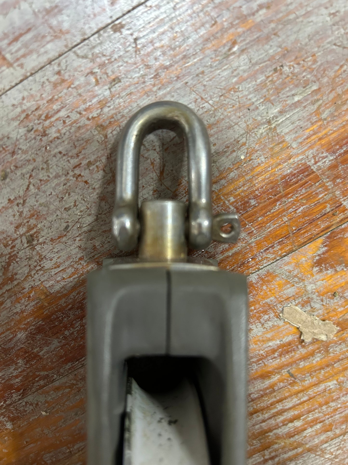 Lewmar 2 3/4” Single Fixed Block with shackle - 5/8” Line