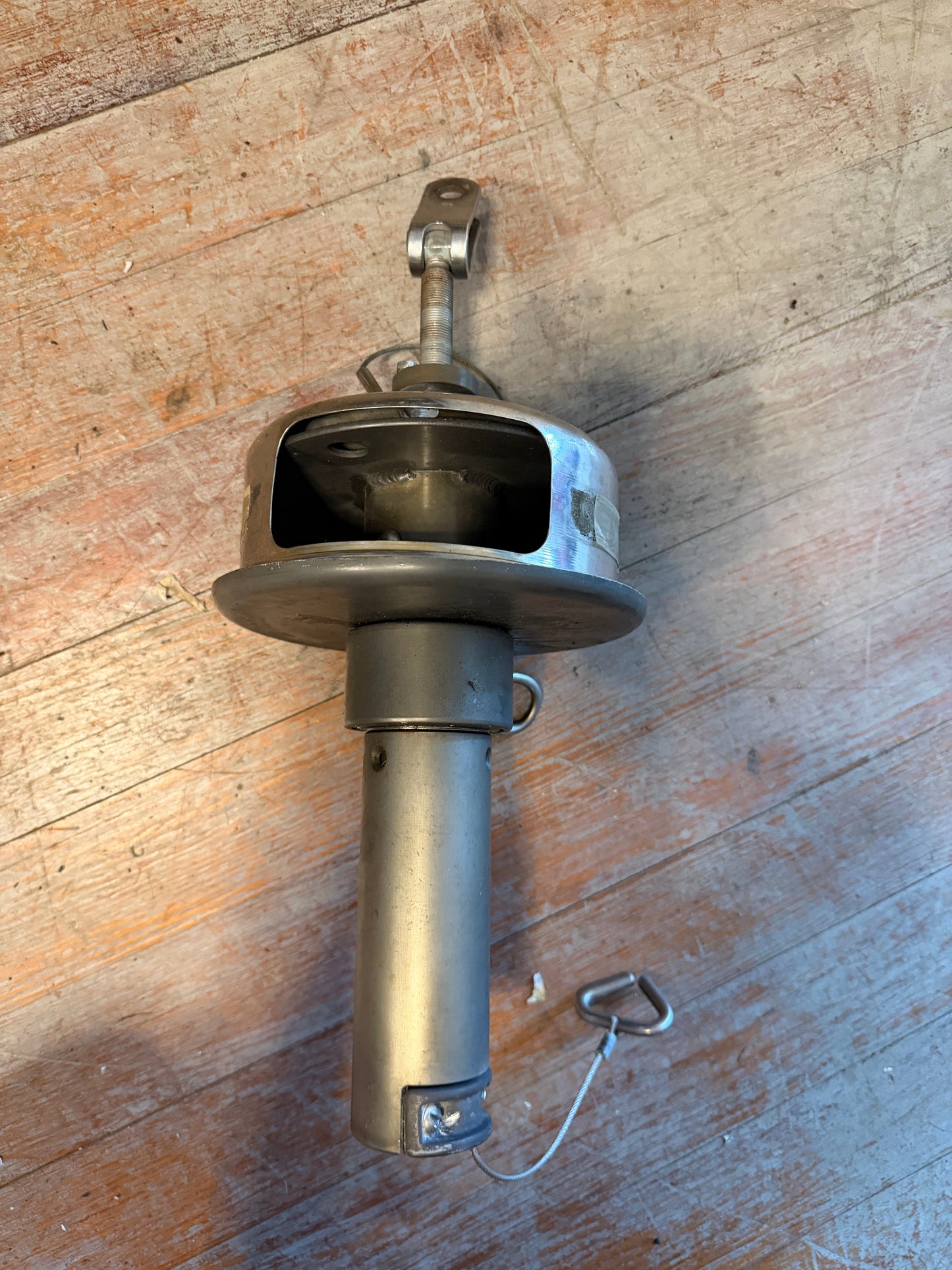 Harken Series 1-1832 Roller Furling Drum With 3 Extrusions & Upper Swivel