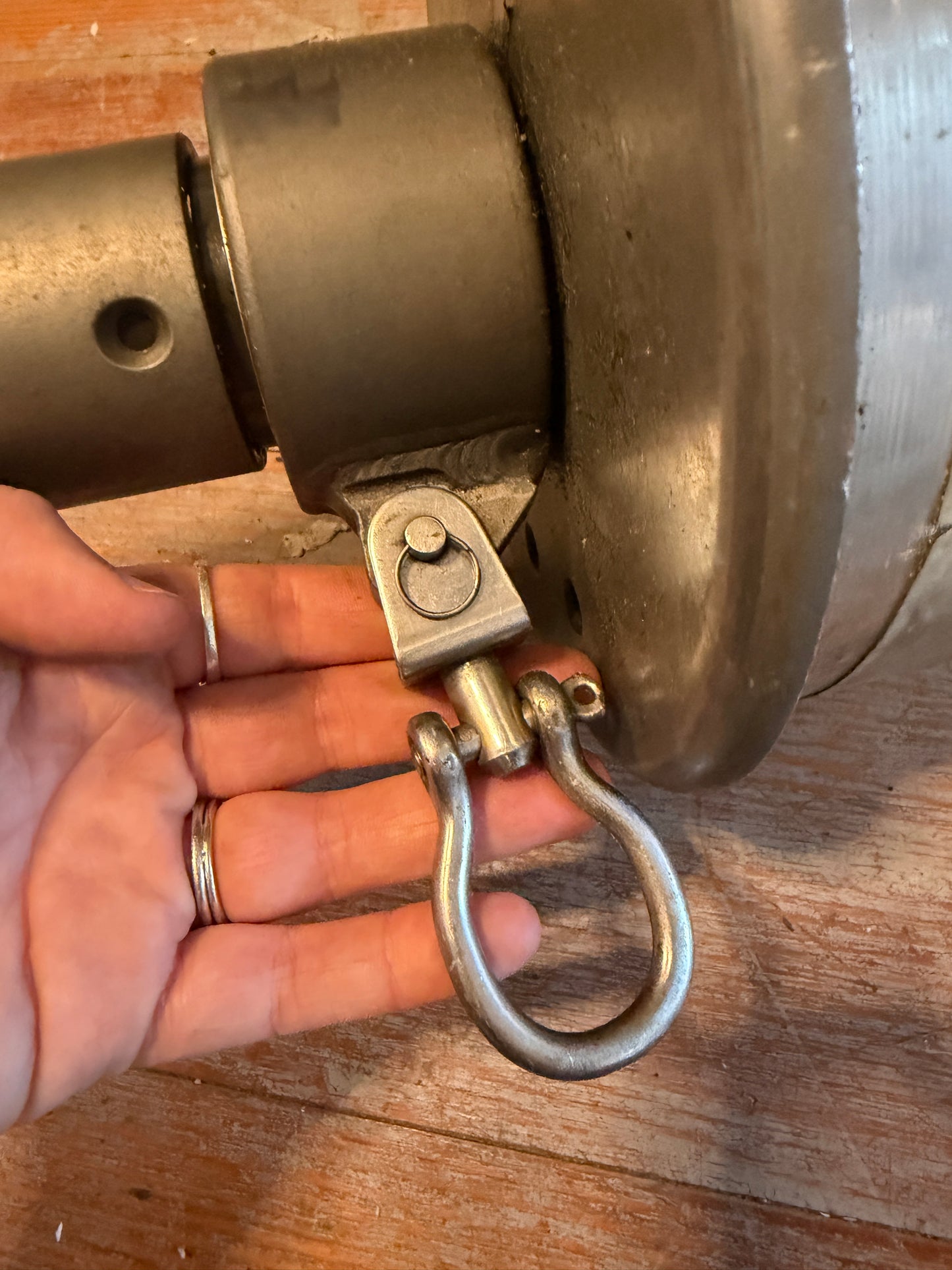 Harken Series 1-1832 Roller Furling Drum With 3 Extrusions & Upper Swivel