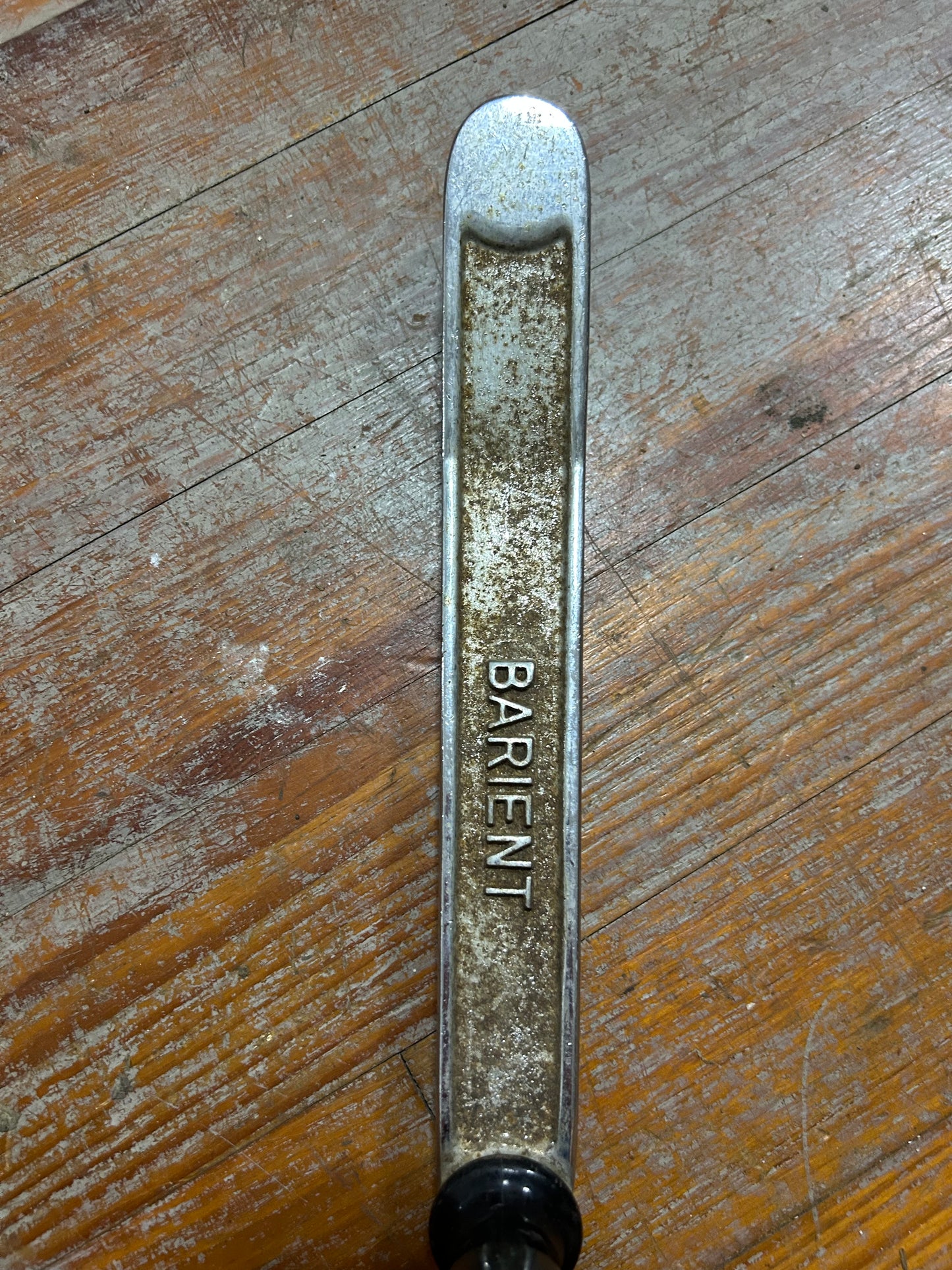 Barient extended winch handle with lock-in square drive