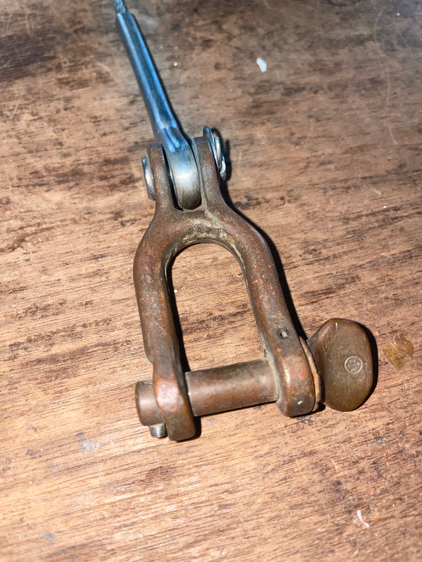 Merriman Bronze Forked Shackle - 11/16”