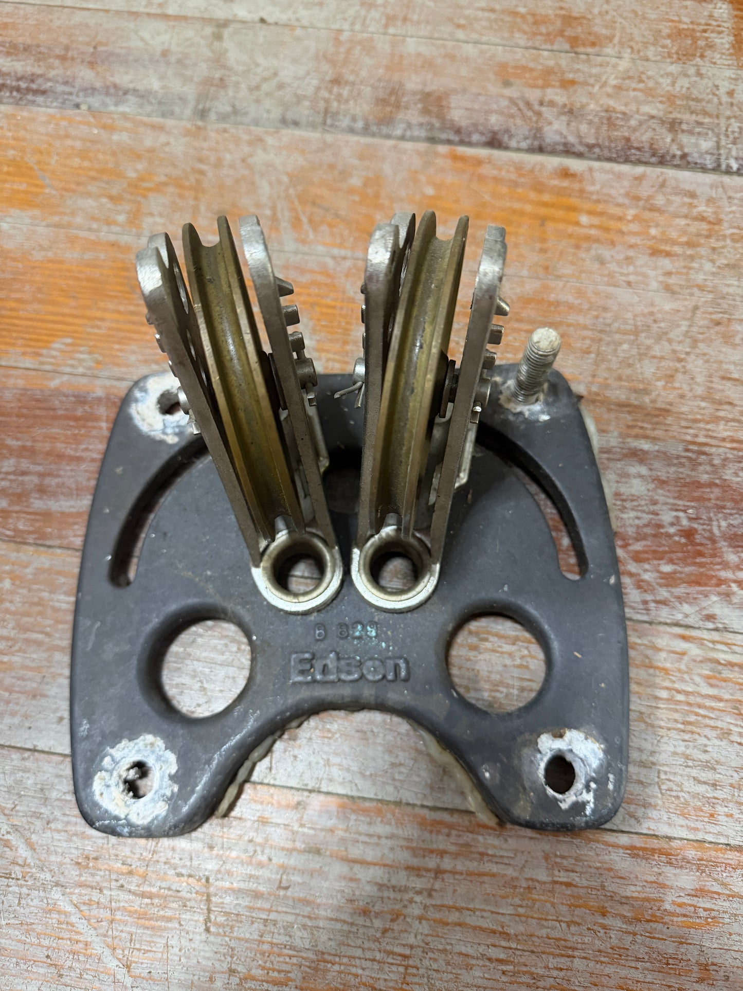 Edson B-289 Base / B-838-3 Pulley Holder / A - 450 Bronze 4" Pulley