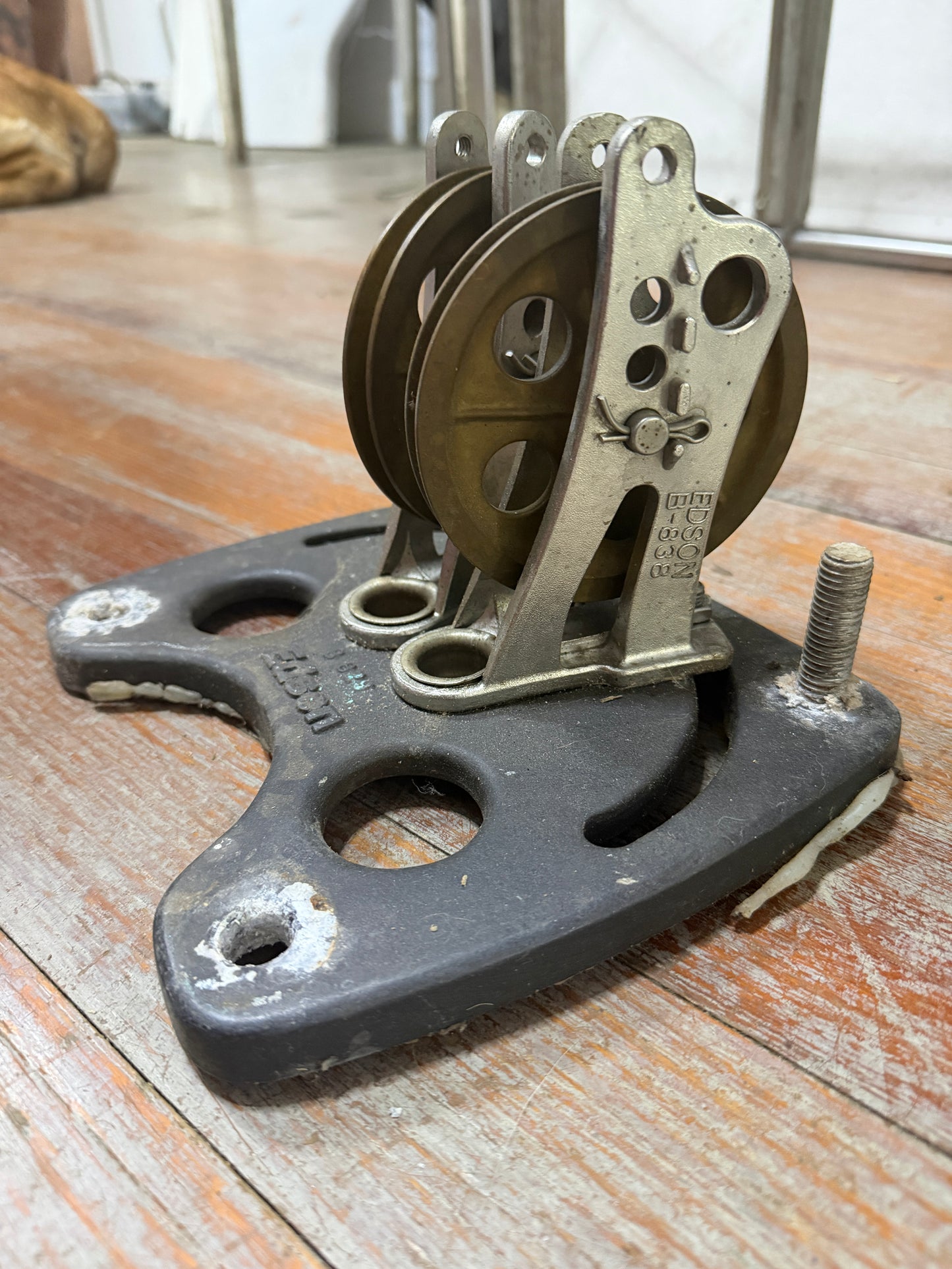 Edson B-289 Base / B-838-3 Pulley Holder / A - 450 Bronze 4" Pulley