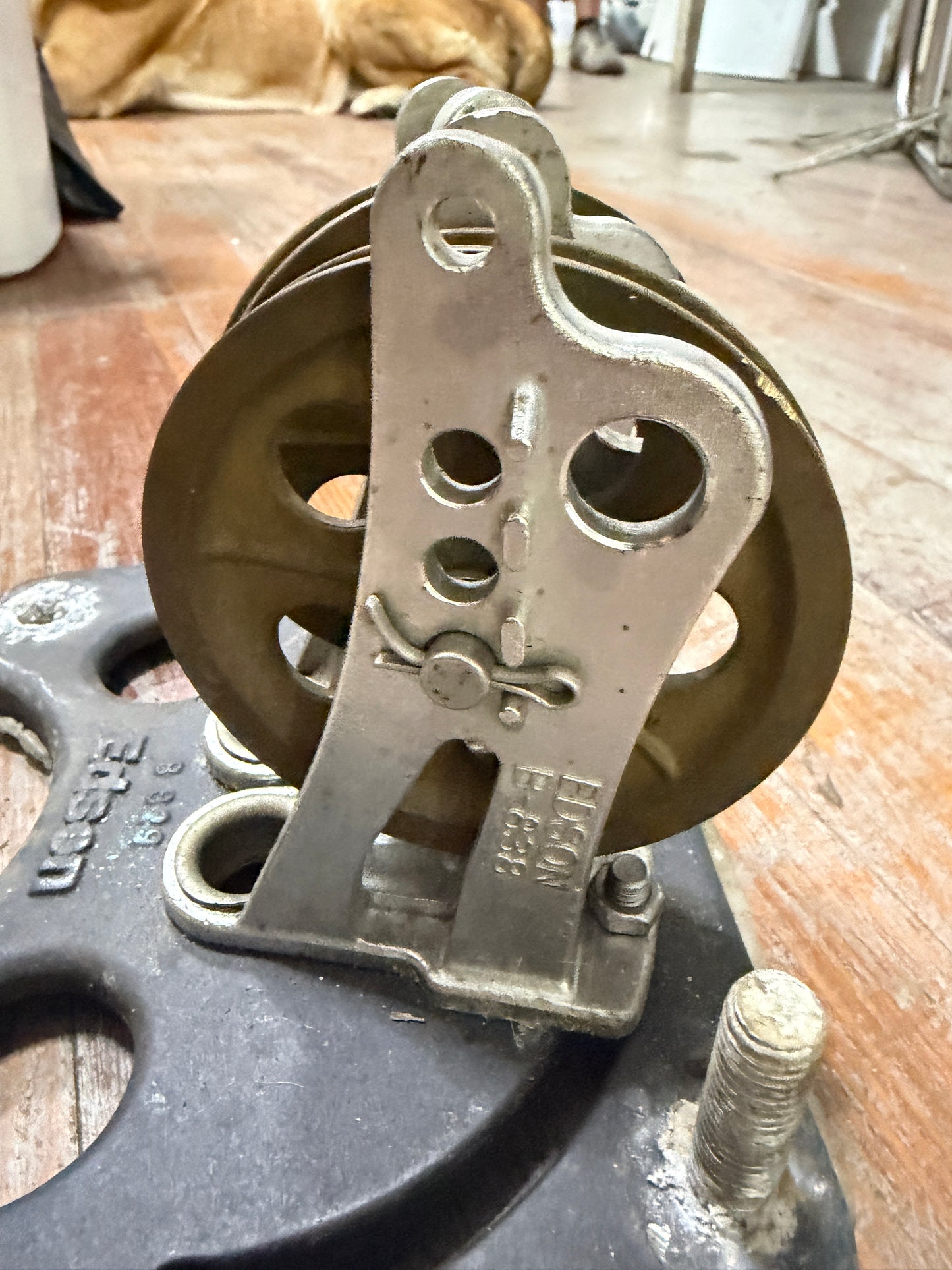Edson B-289 Base / B-838-3 Pulley Holder / A - 450 Bronze 4" Pulley