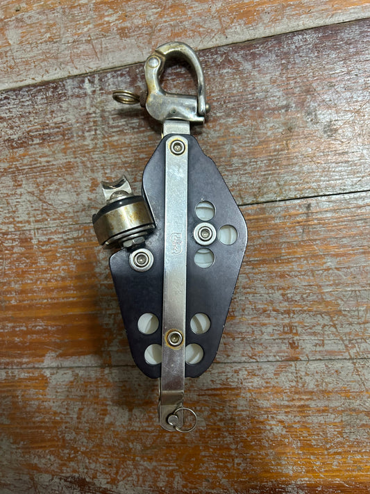 Schaefer double fiddle block with a cam cleat and swivel snap shackle -1-1/2” Sheaves