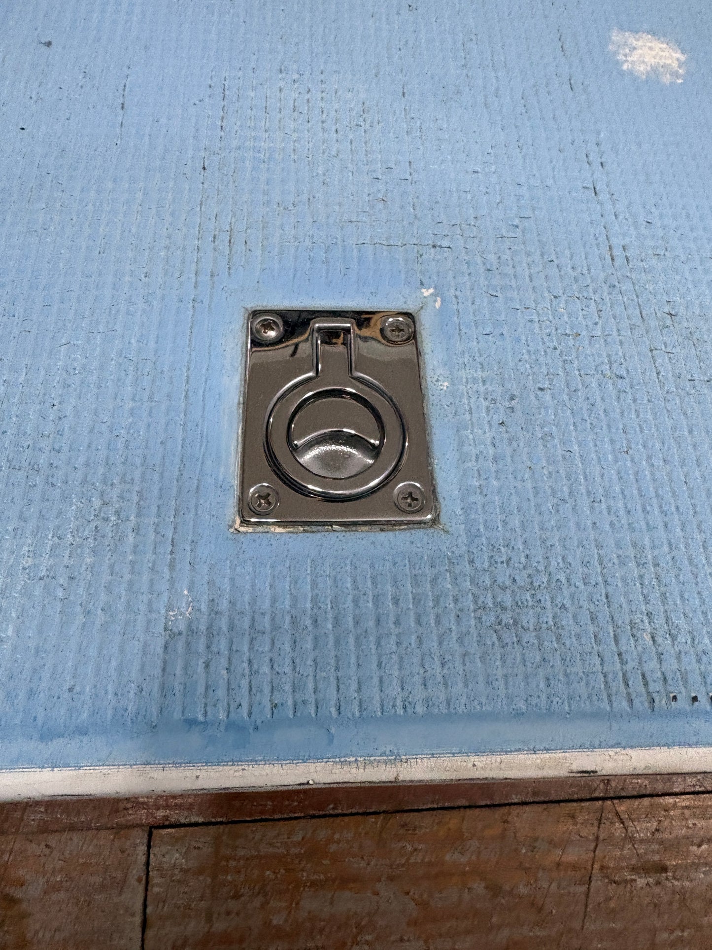 Hatch 24 5/8" x 19 1 /4"